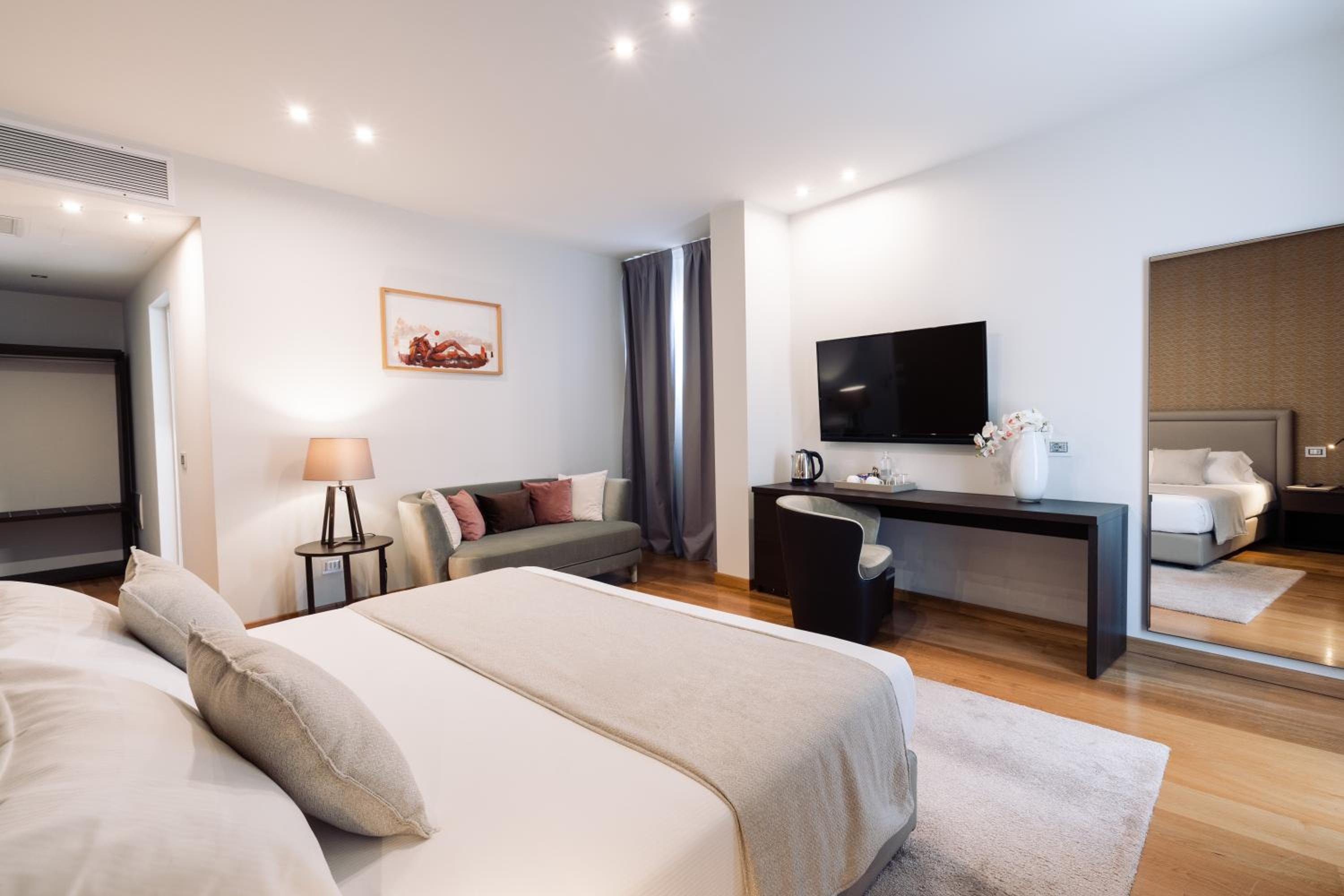 Junior Suite - Photo 12
