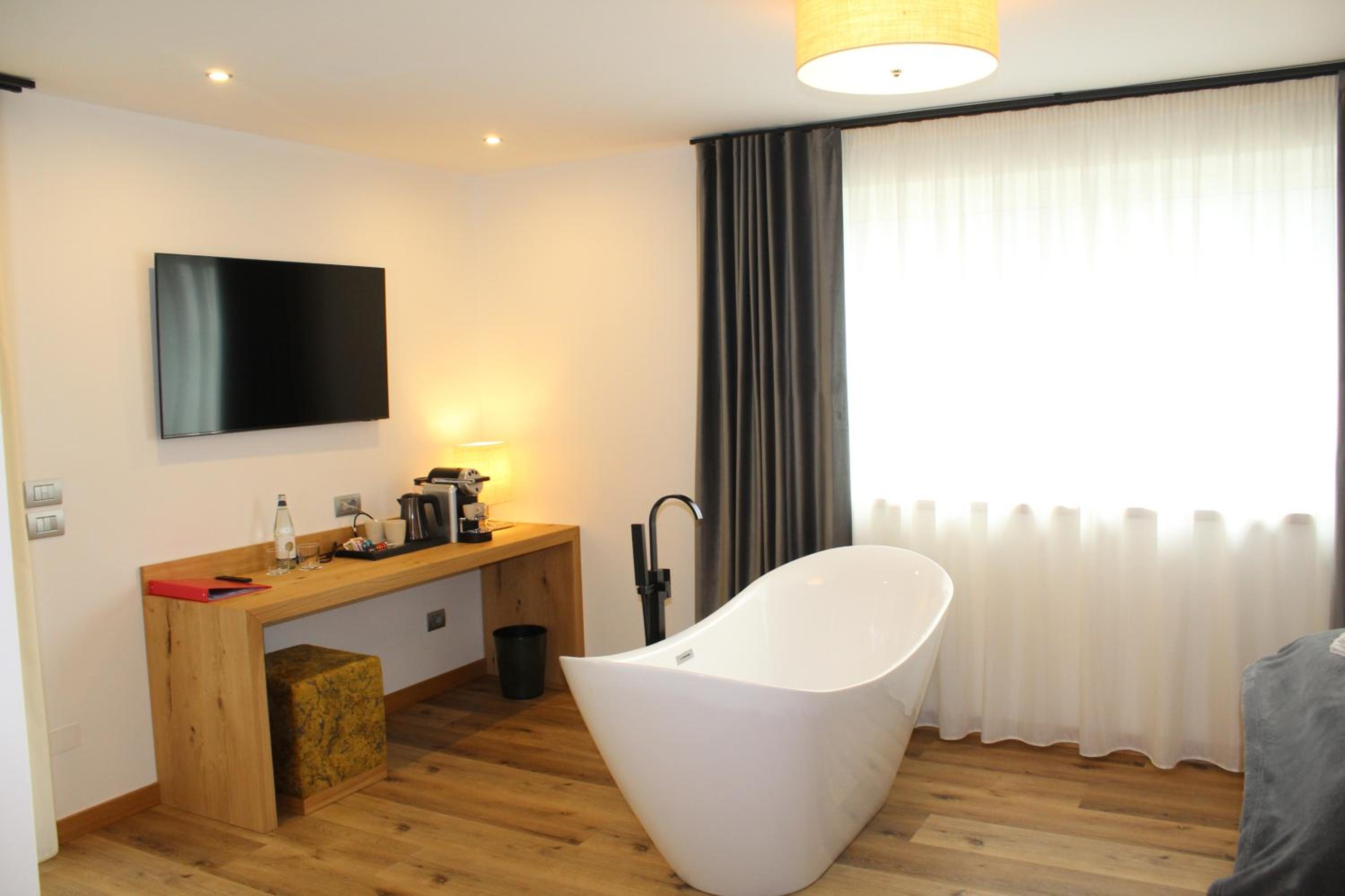 Superior Deluxe Double or Twin Room  photo 3