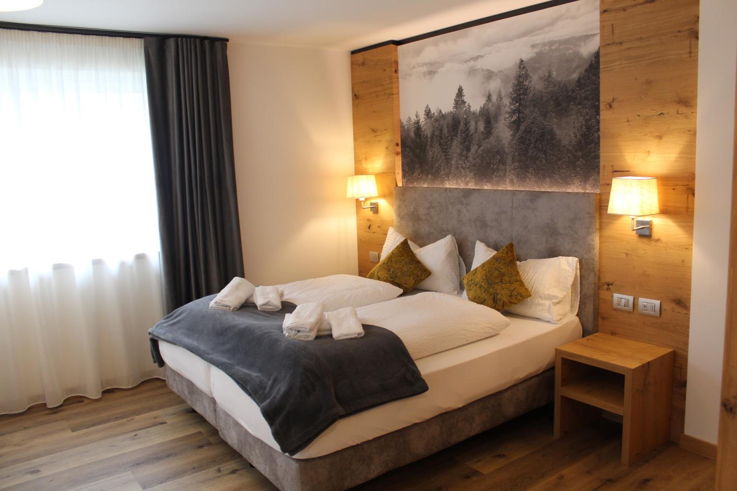 Superior Deluxe Double or Twin Room  photo 1