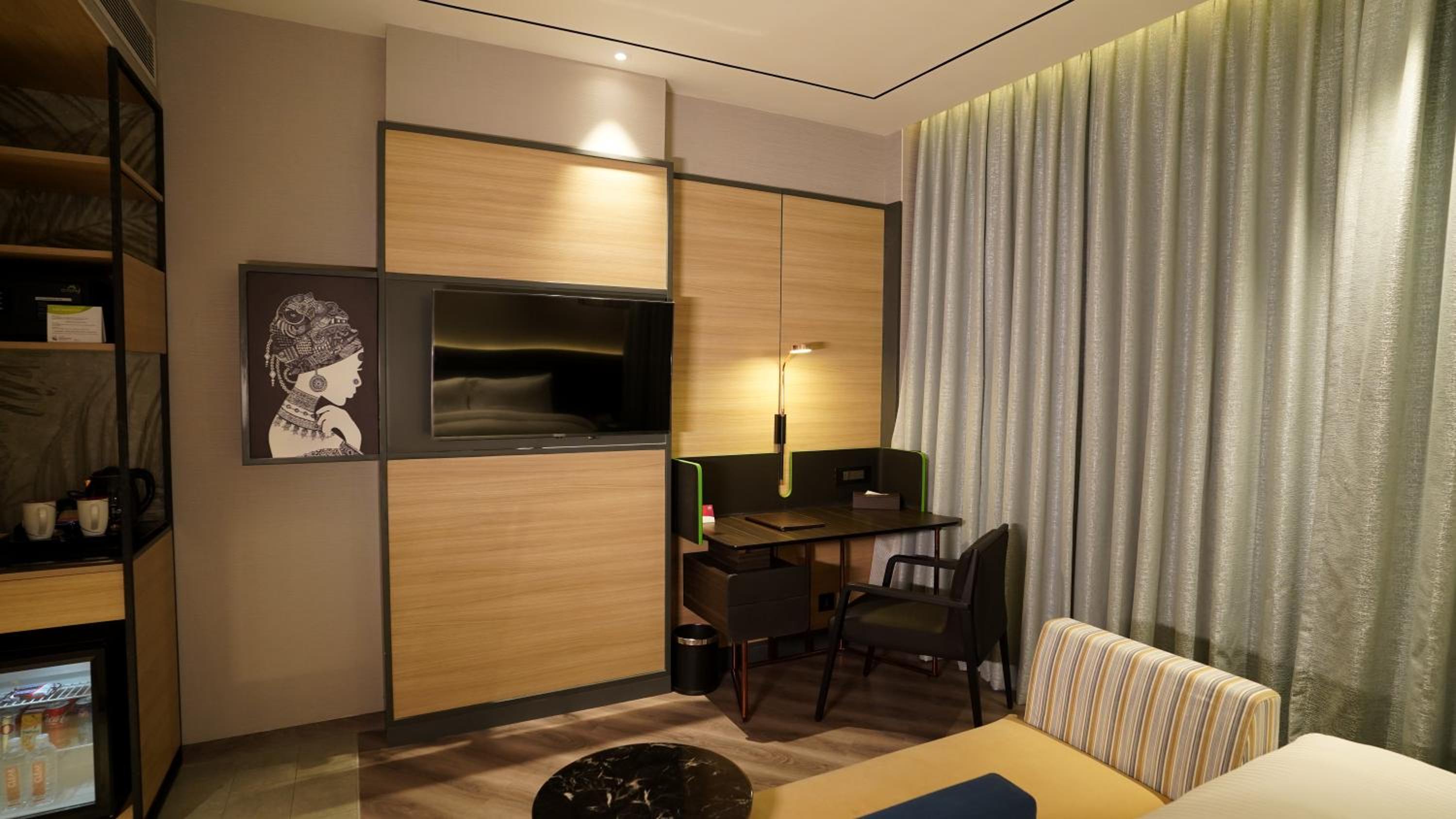 Deluxe King Room - Photo 2
