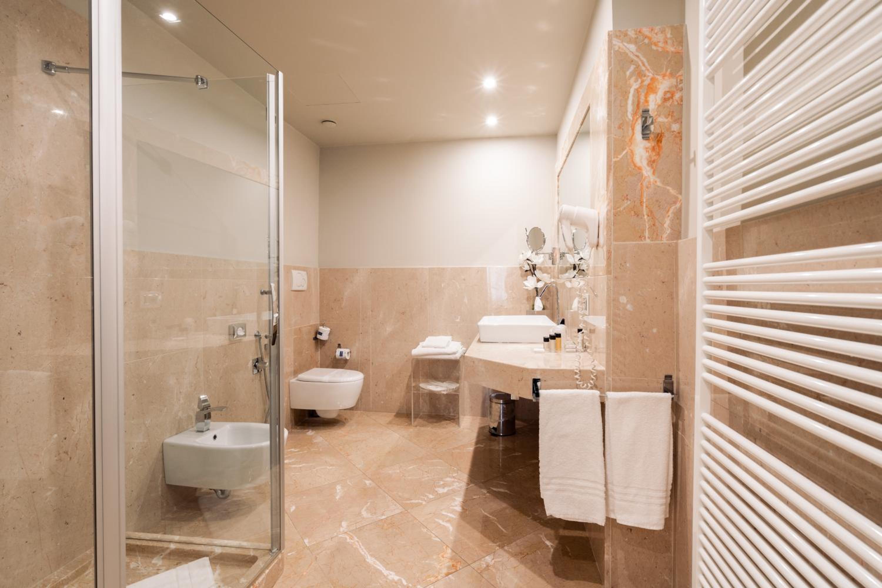 Superior Double Room - Photo 11