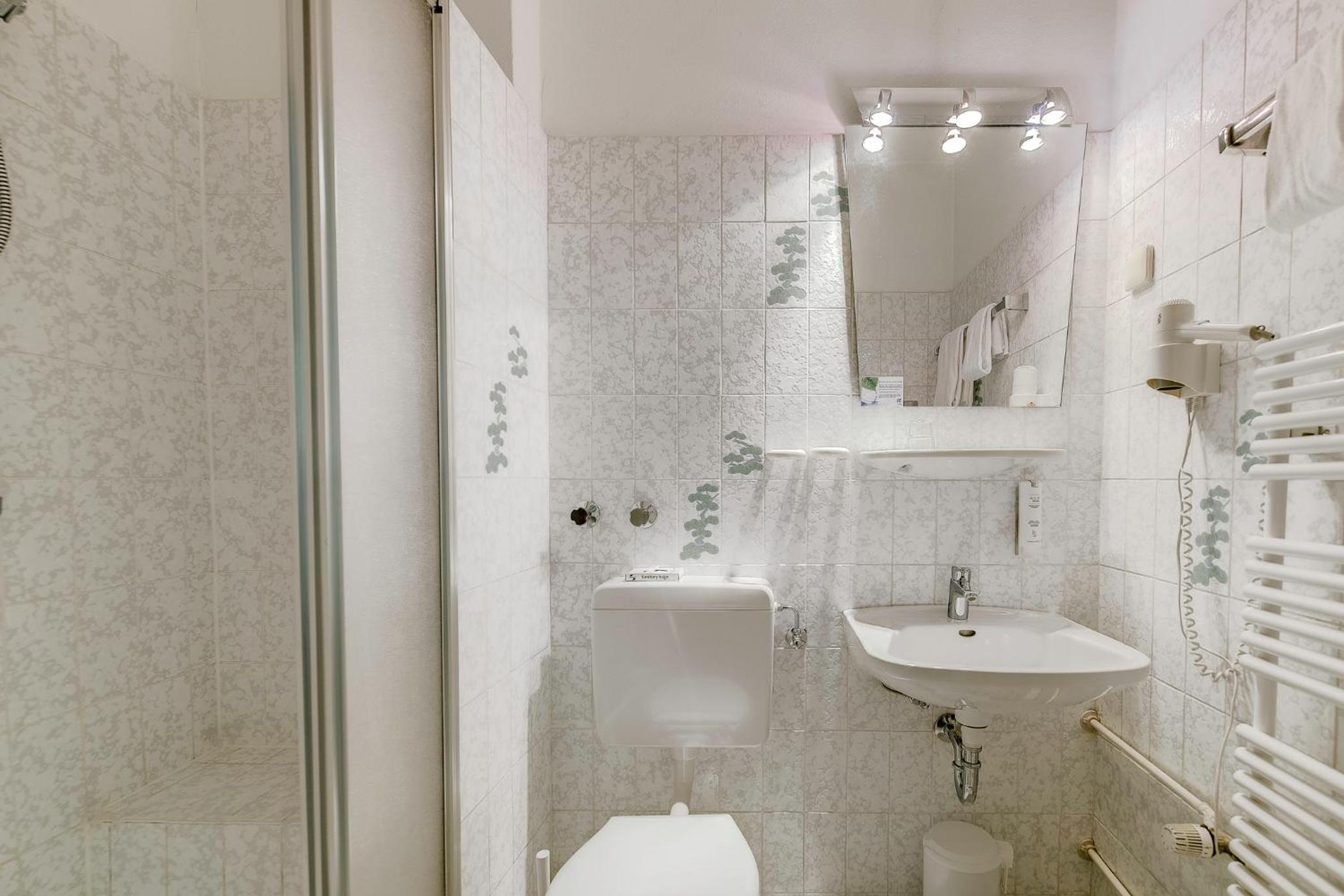 Single Room - Photo 9