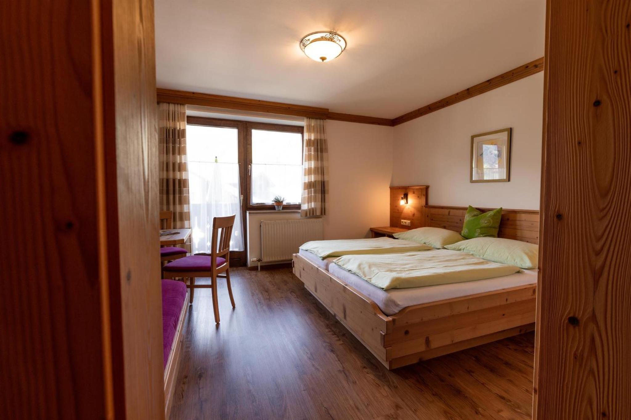 Two-Bedroom Apartment with Shower  photo 2