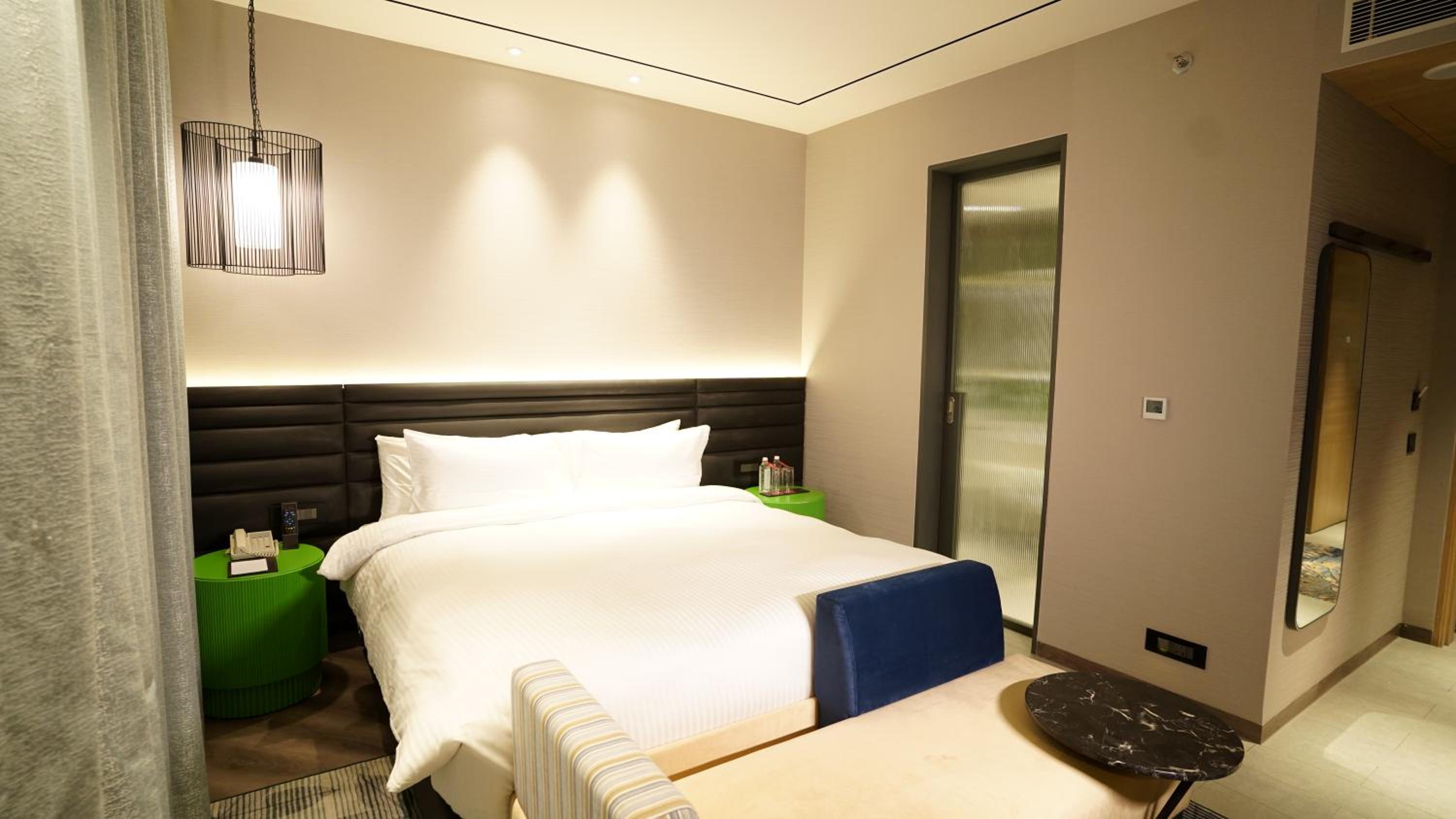 Deluxe King Room - Photo 1
