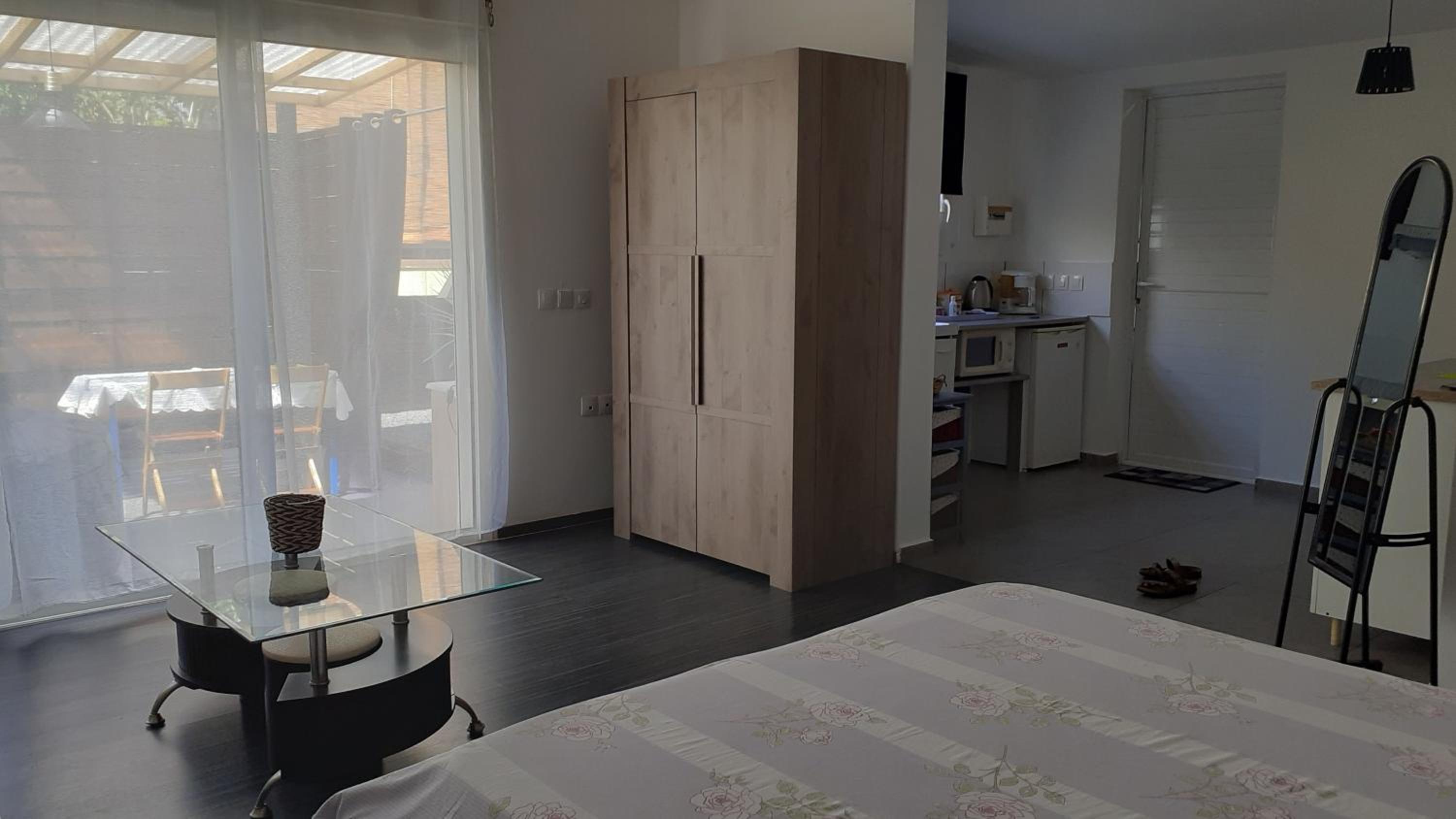 One-Bedroom Apartment photo 3