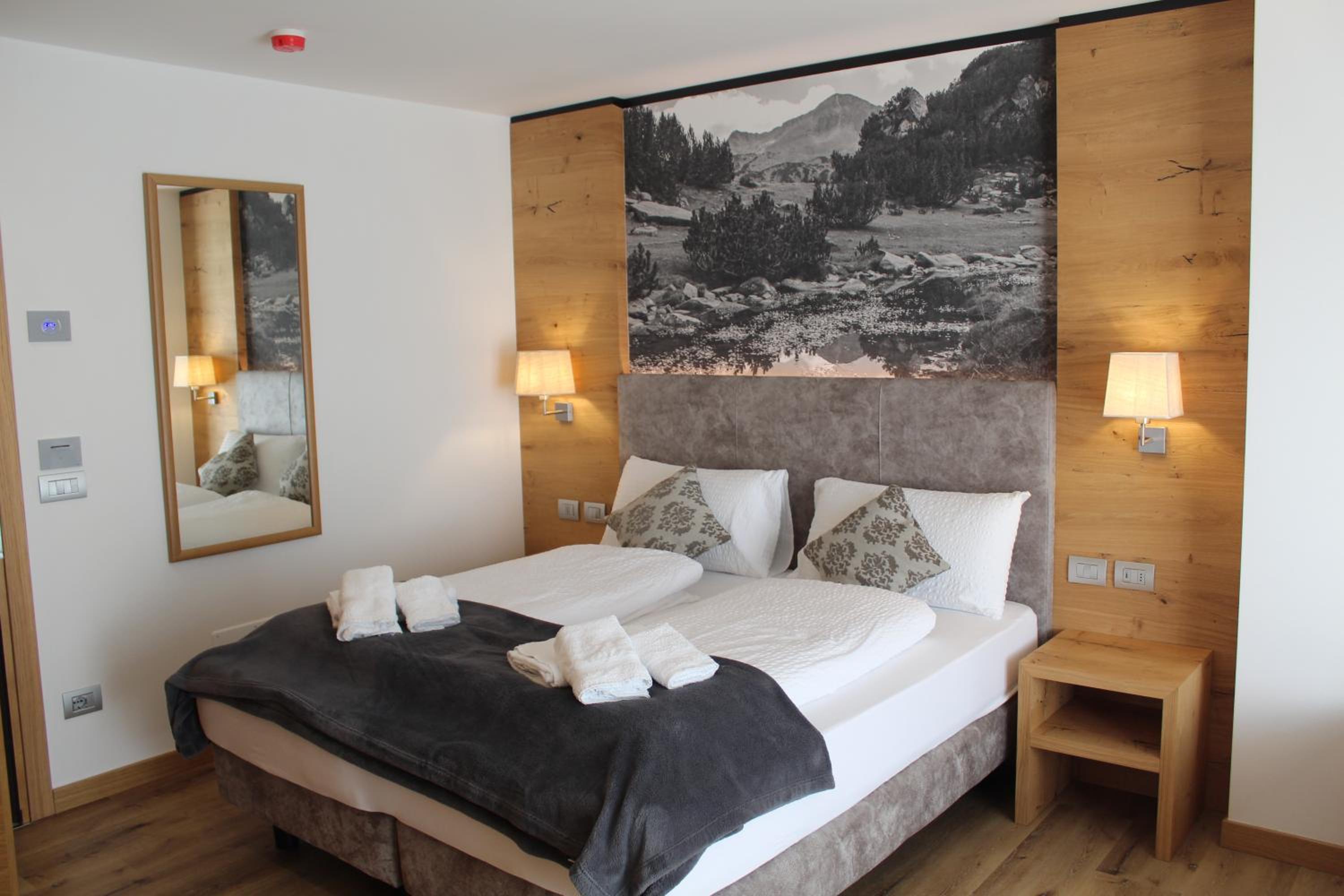 Suite with Spa Bath photo 1