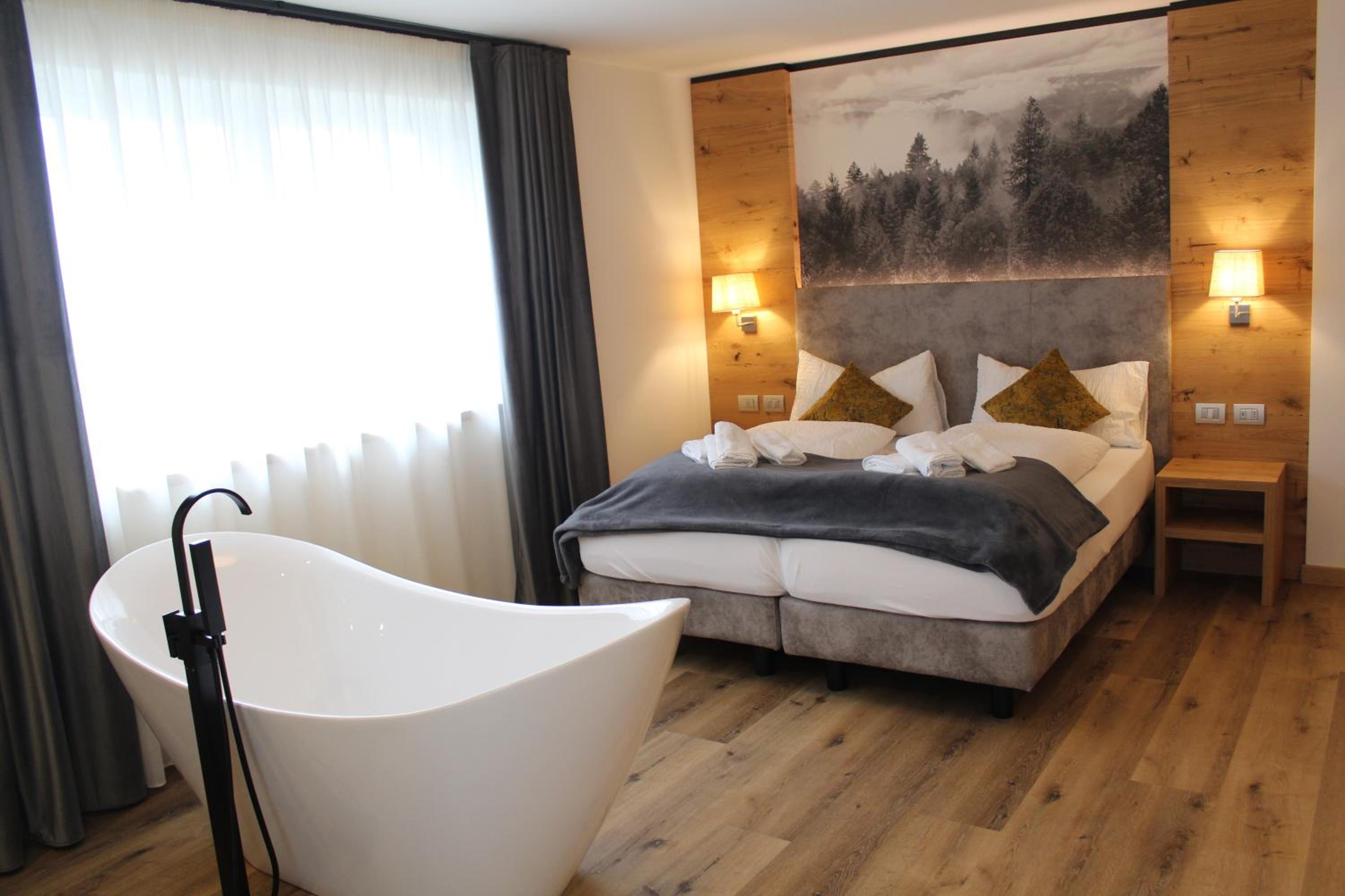 Superior Deluxe Double or Twin Room  photo 2