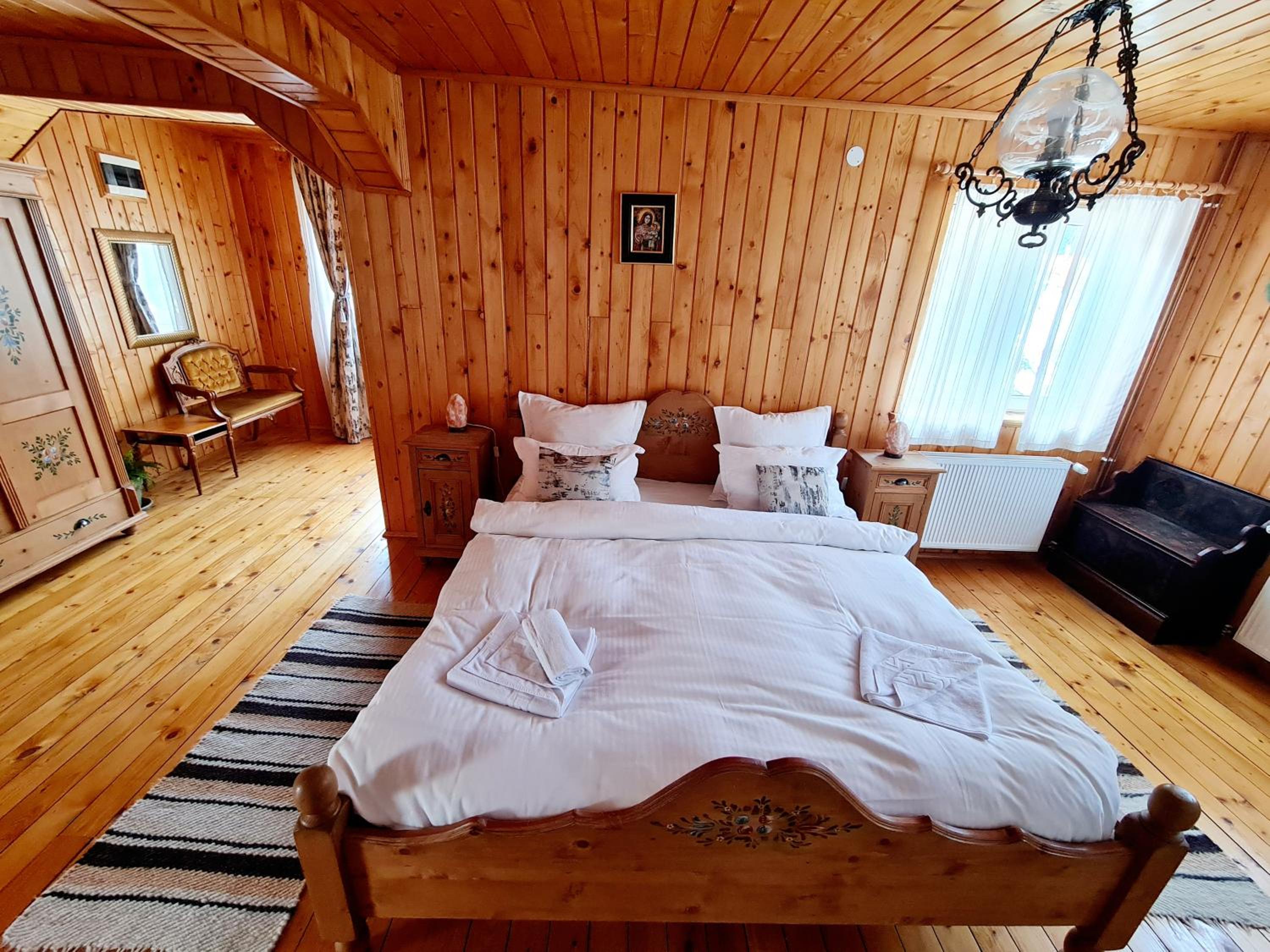 Five-Bedroom House - Photo 57