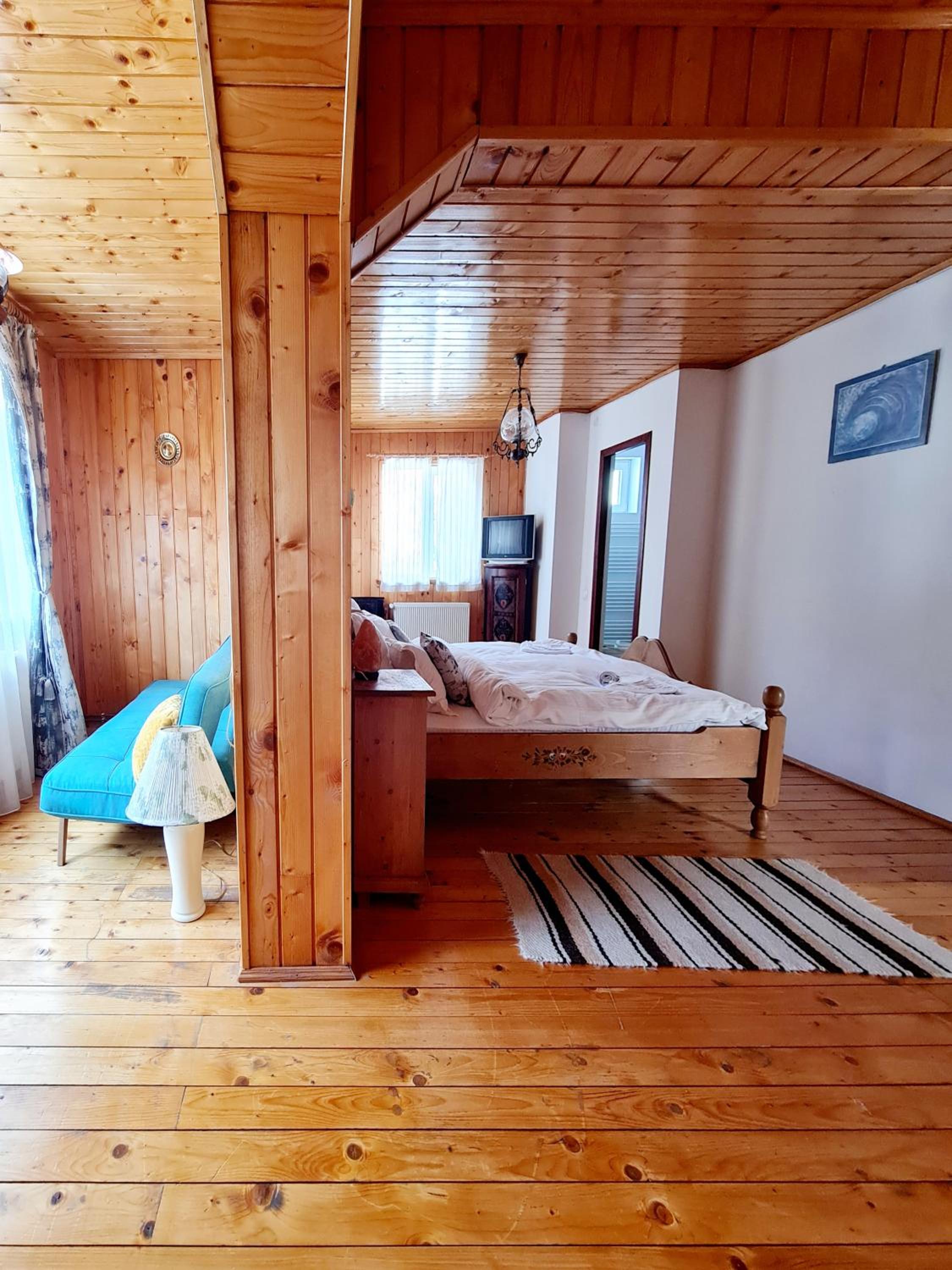 Five-Bedroom House - Photo 56