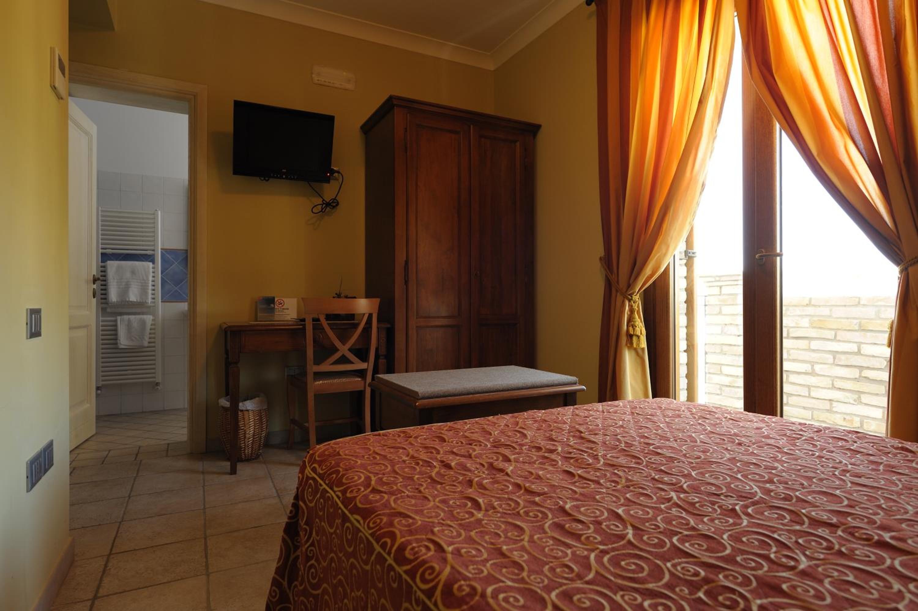 Standard Double Room photo 3