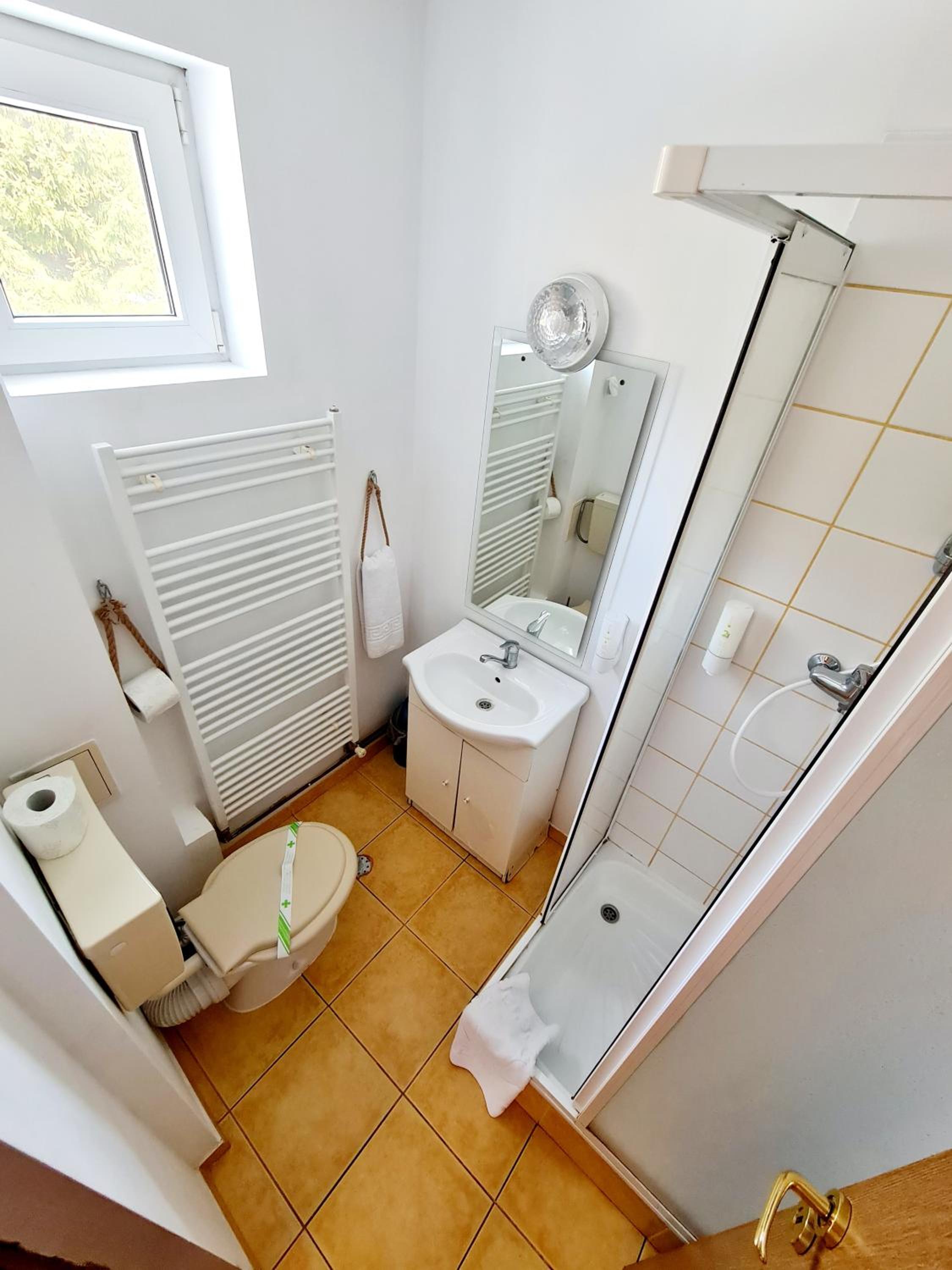 Five-Bedroom House - Photo 53