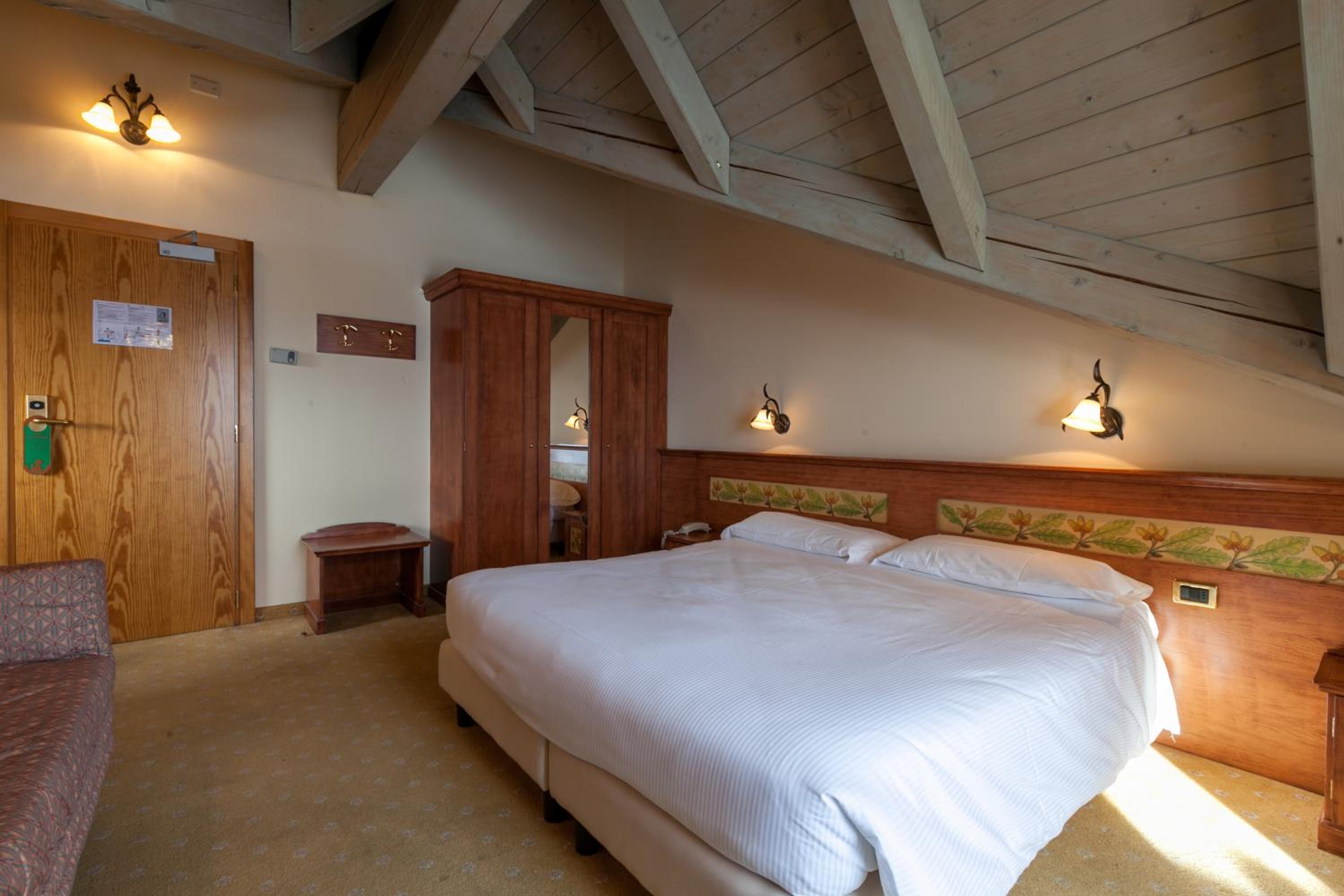 Deluxe Quadruple Room - Photo 1