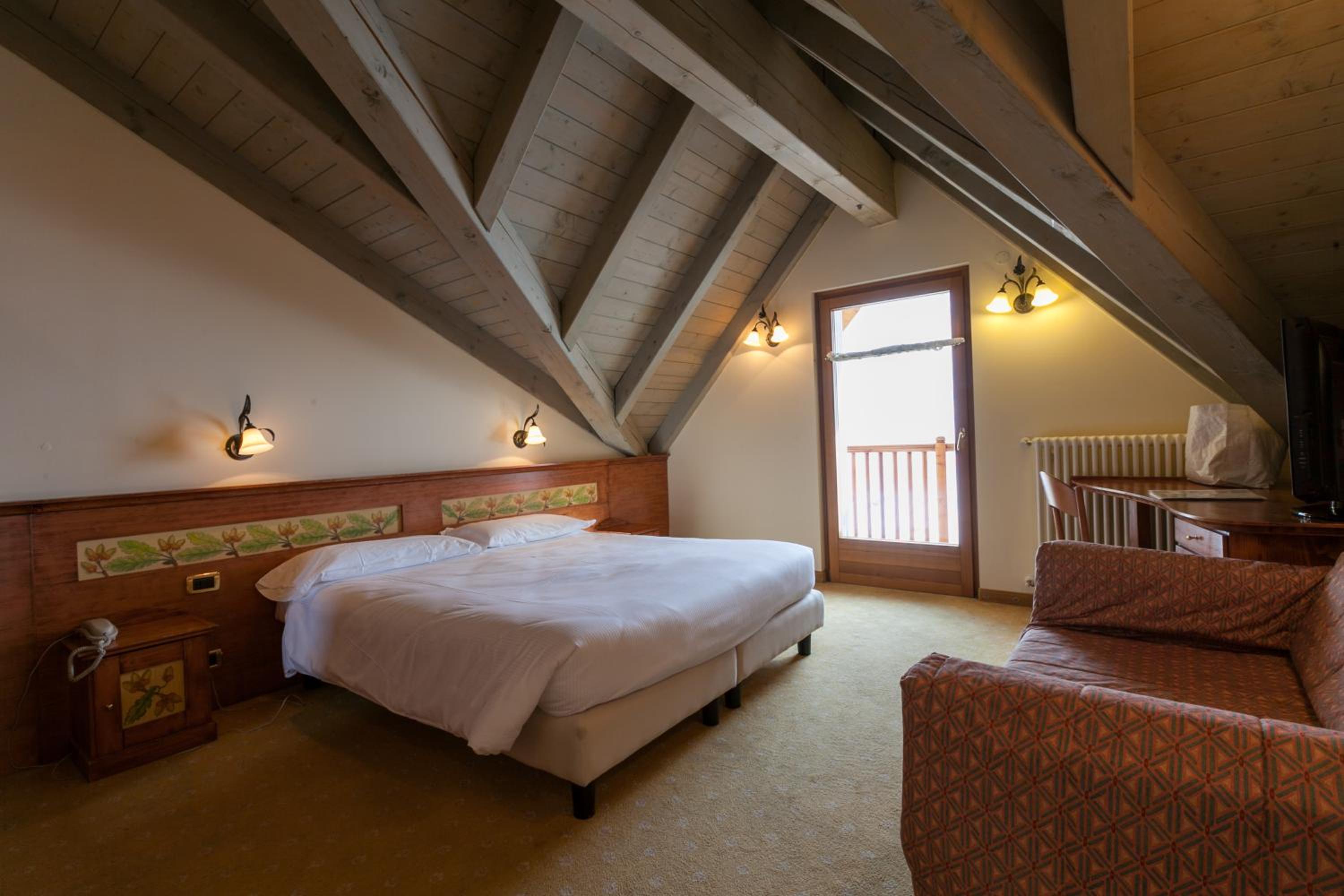 Deluxe Quadruple Room - Photo 4