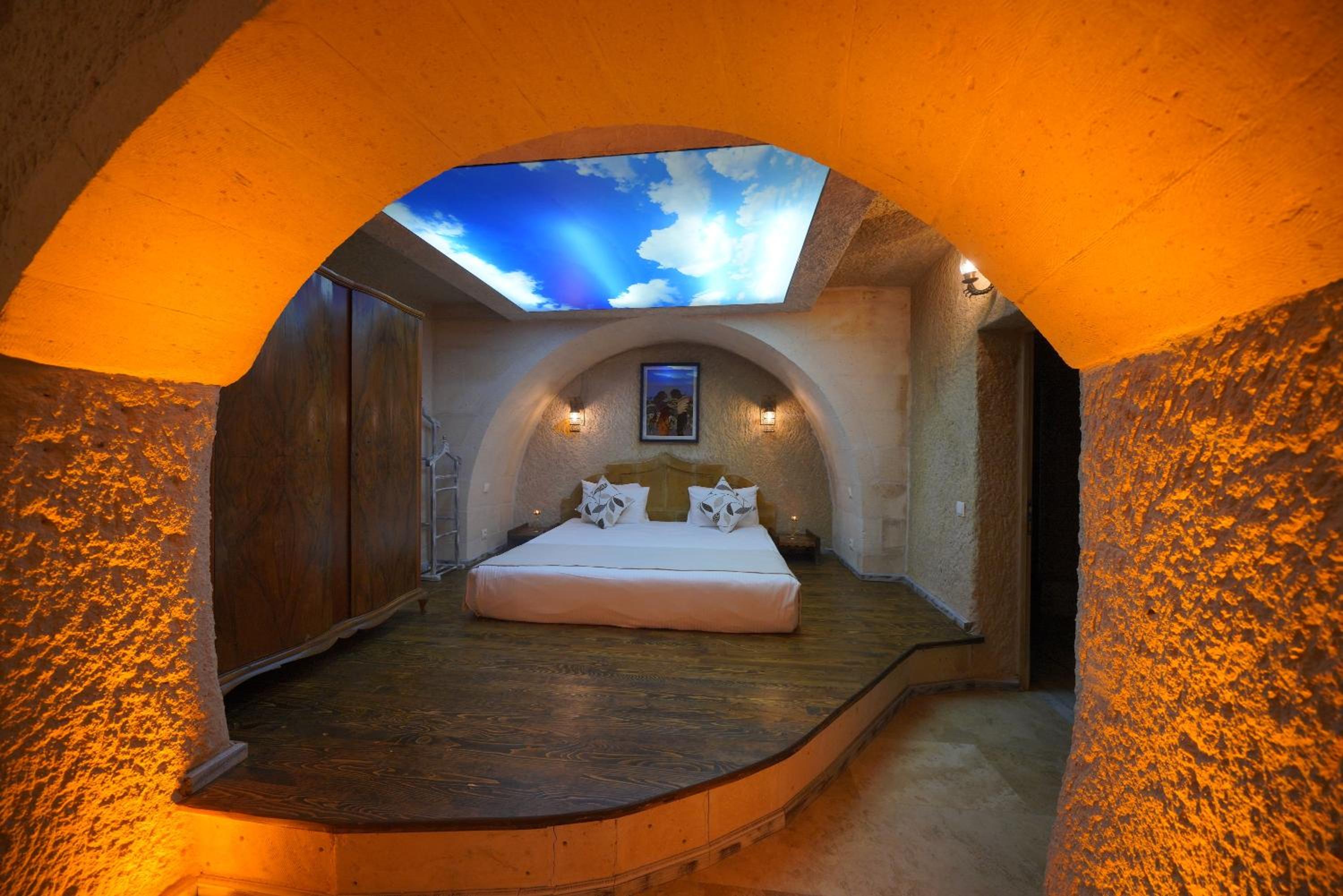 Superior Suite - Photo 12