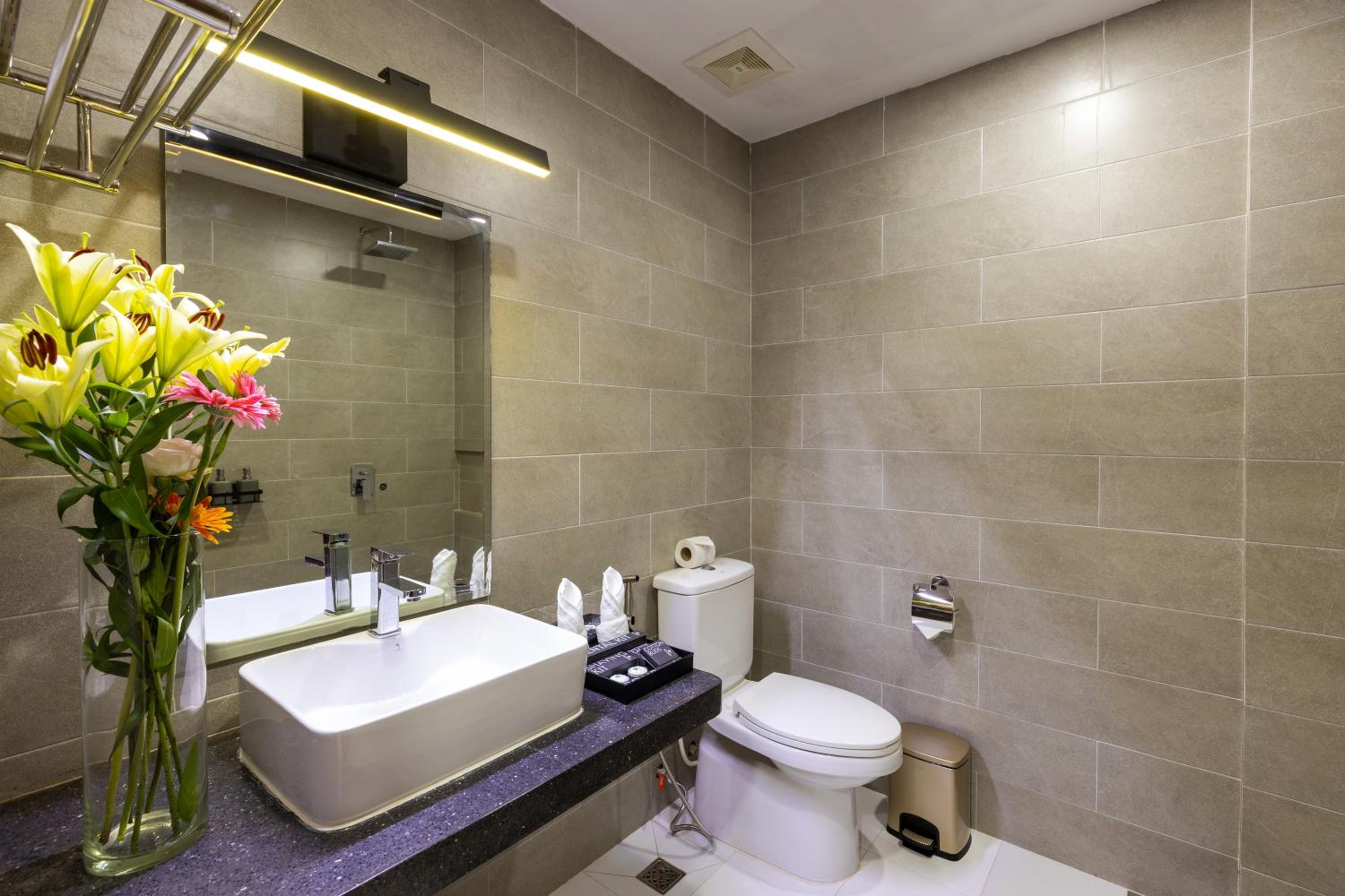 Superior Double Room - Free Shuttle to City - Photo 13