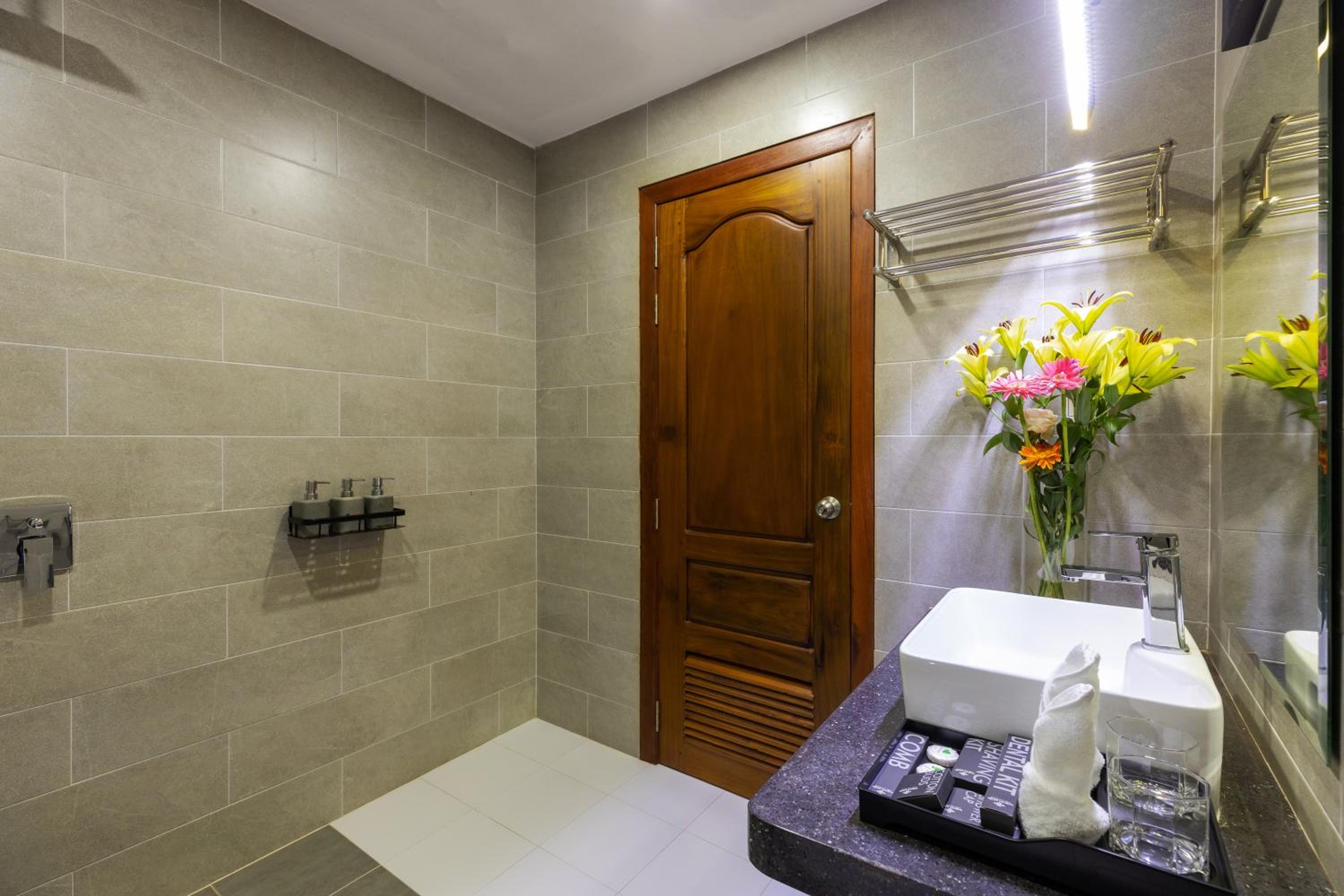 Superior Double Room - Free Shuttle to City - Photo 12