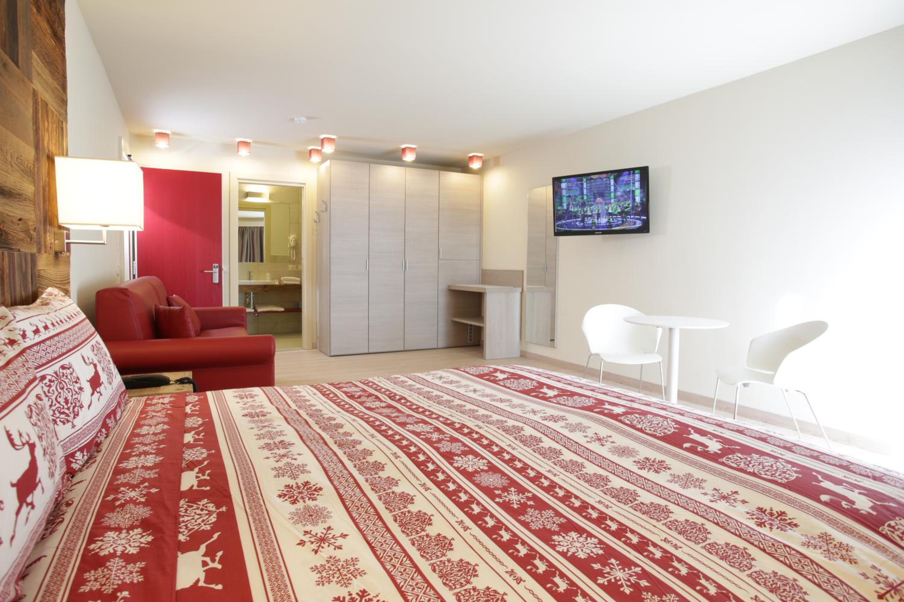 Superior Quadruple Room - Photo 2