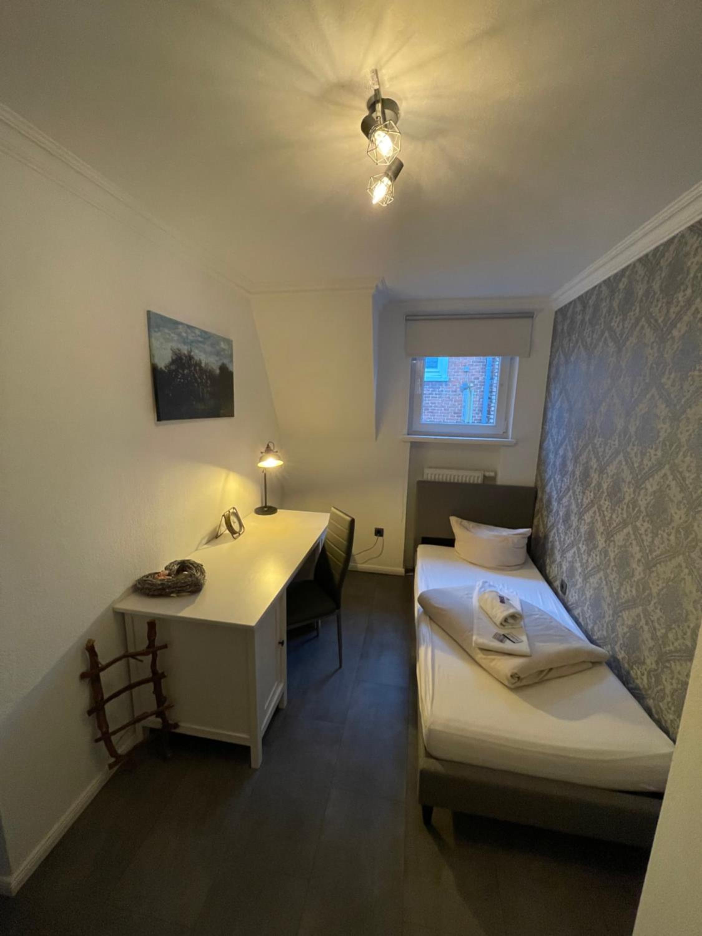 One-Bedroom Apartment - Annex photo 1