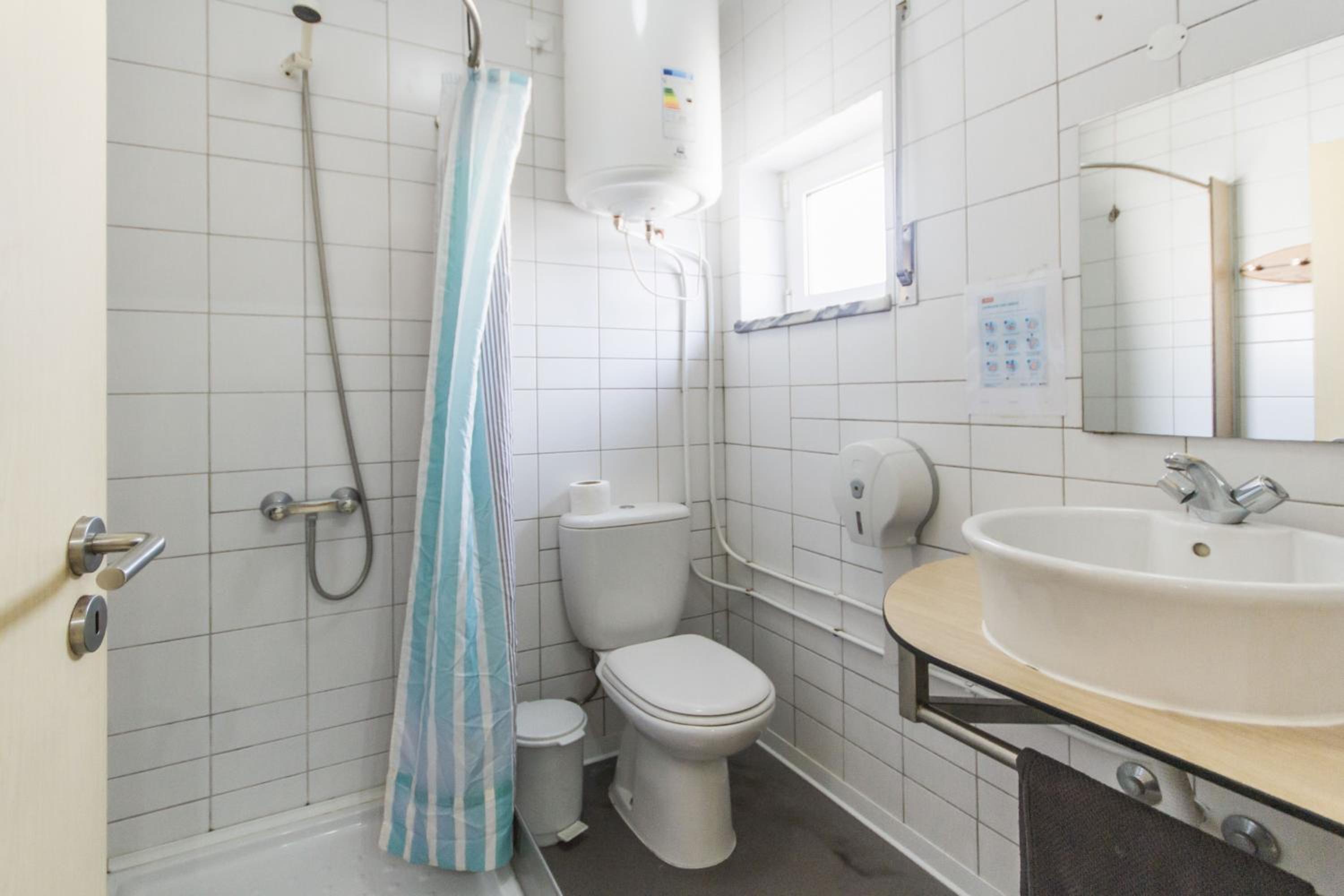 Quadruple Room with Private Bathroom photo 2