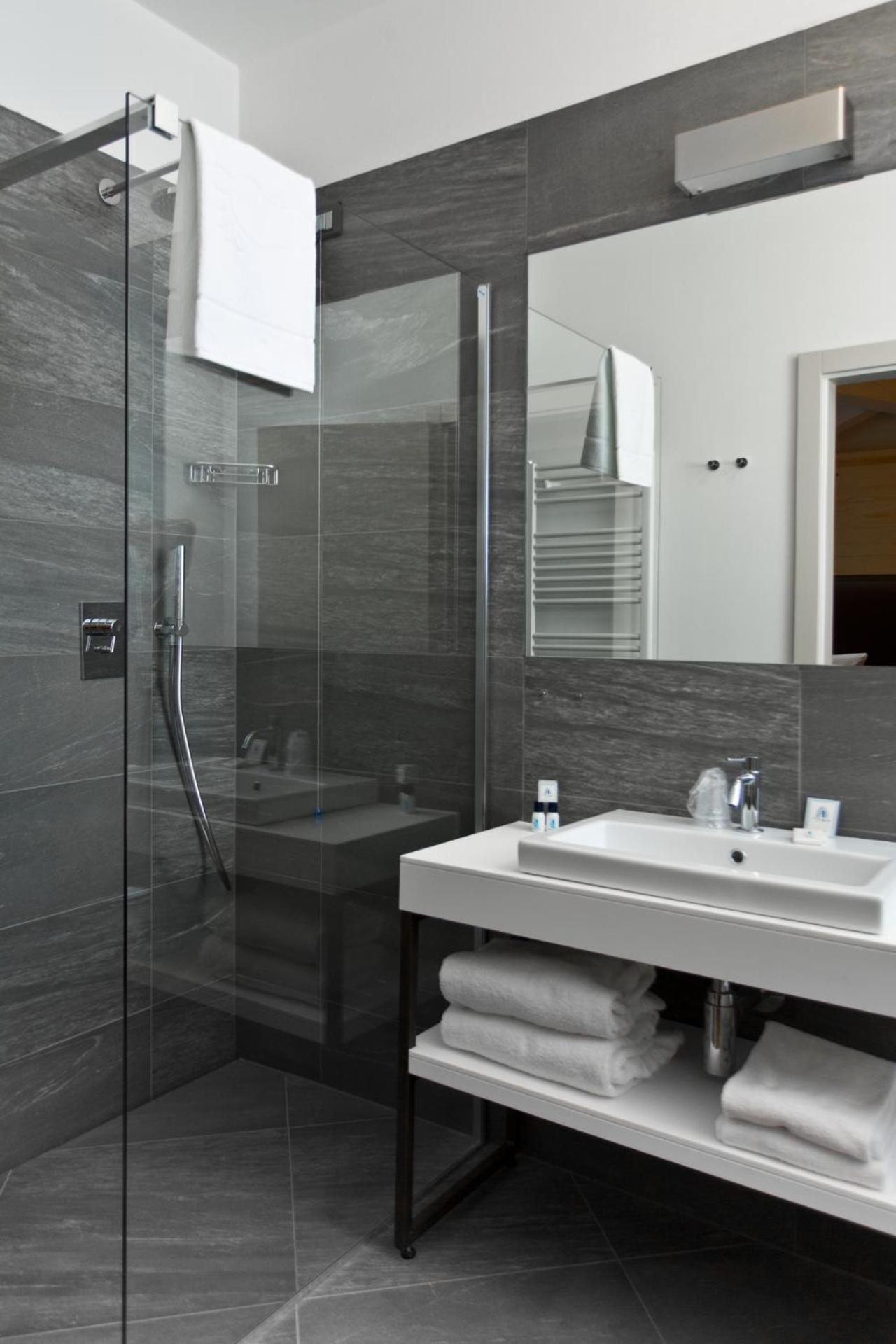 Superior Quadruple Room - Photo 5