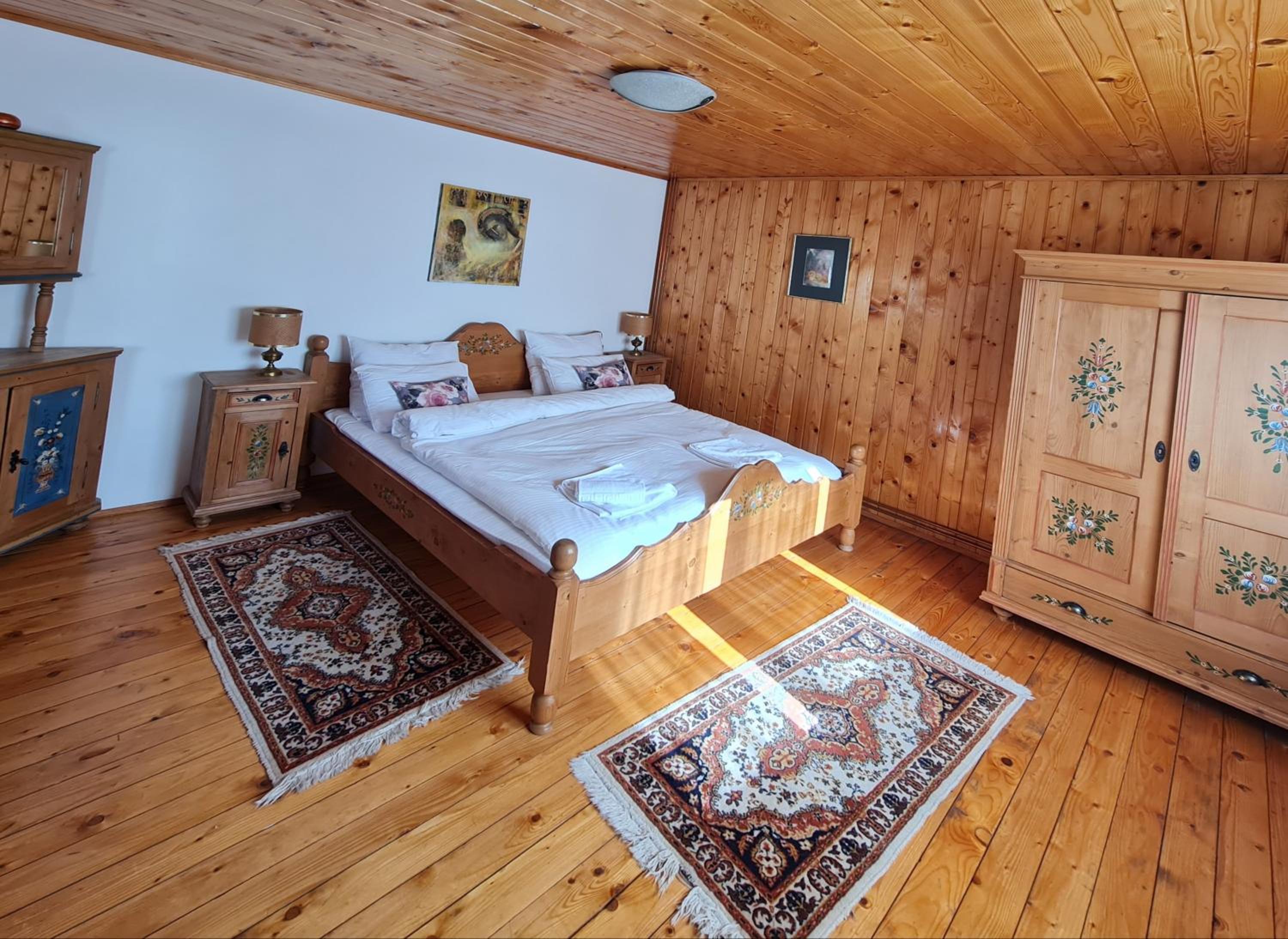 Five-Bedroom House - Photo 49