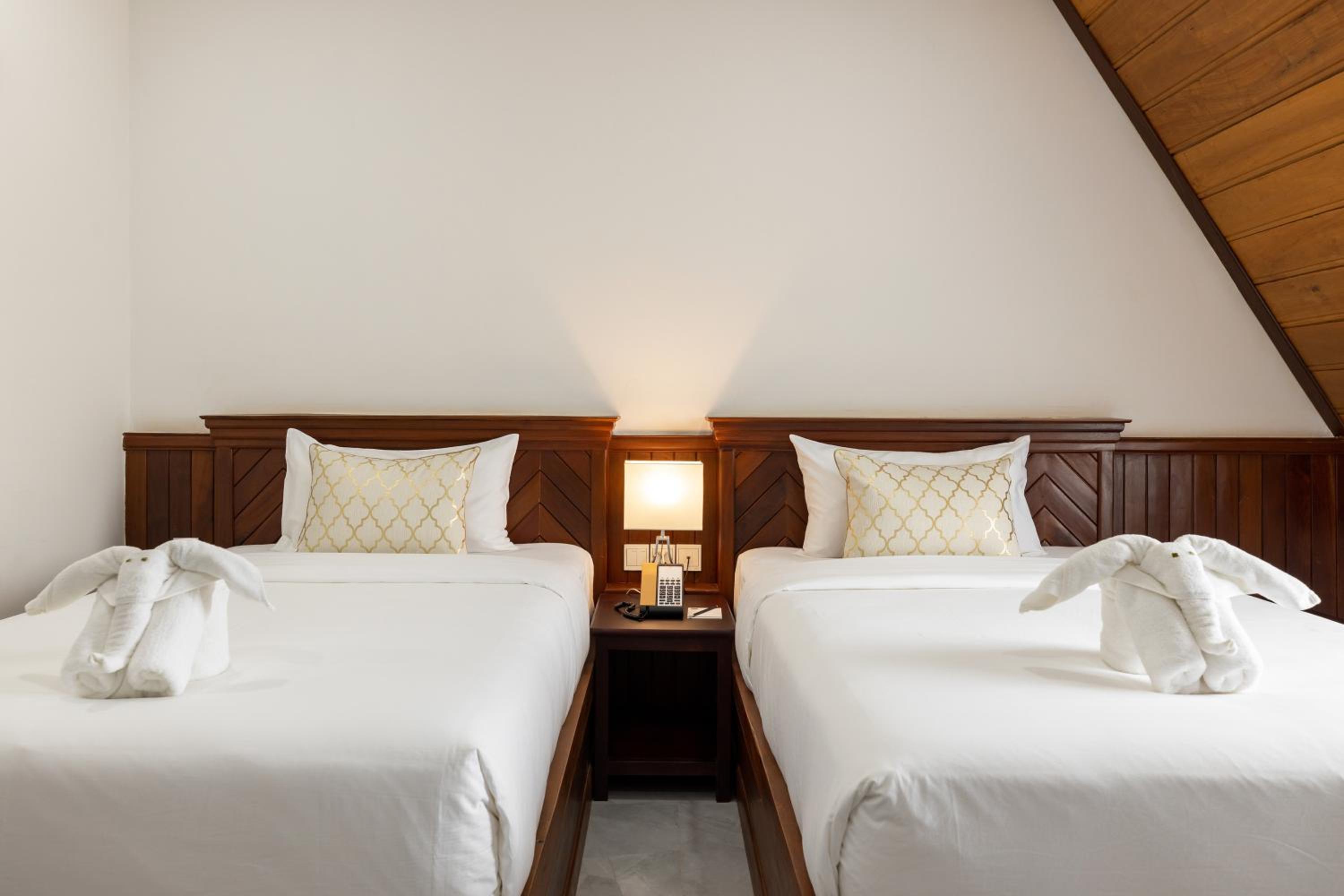 Superior Twin Room - Free Shuttle to City - Photo 3