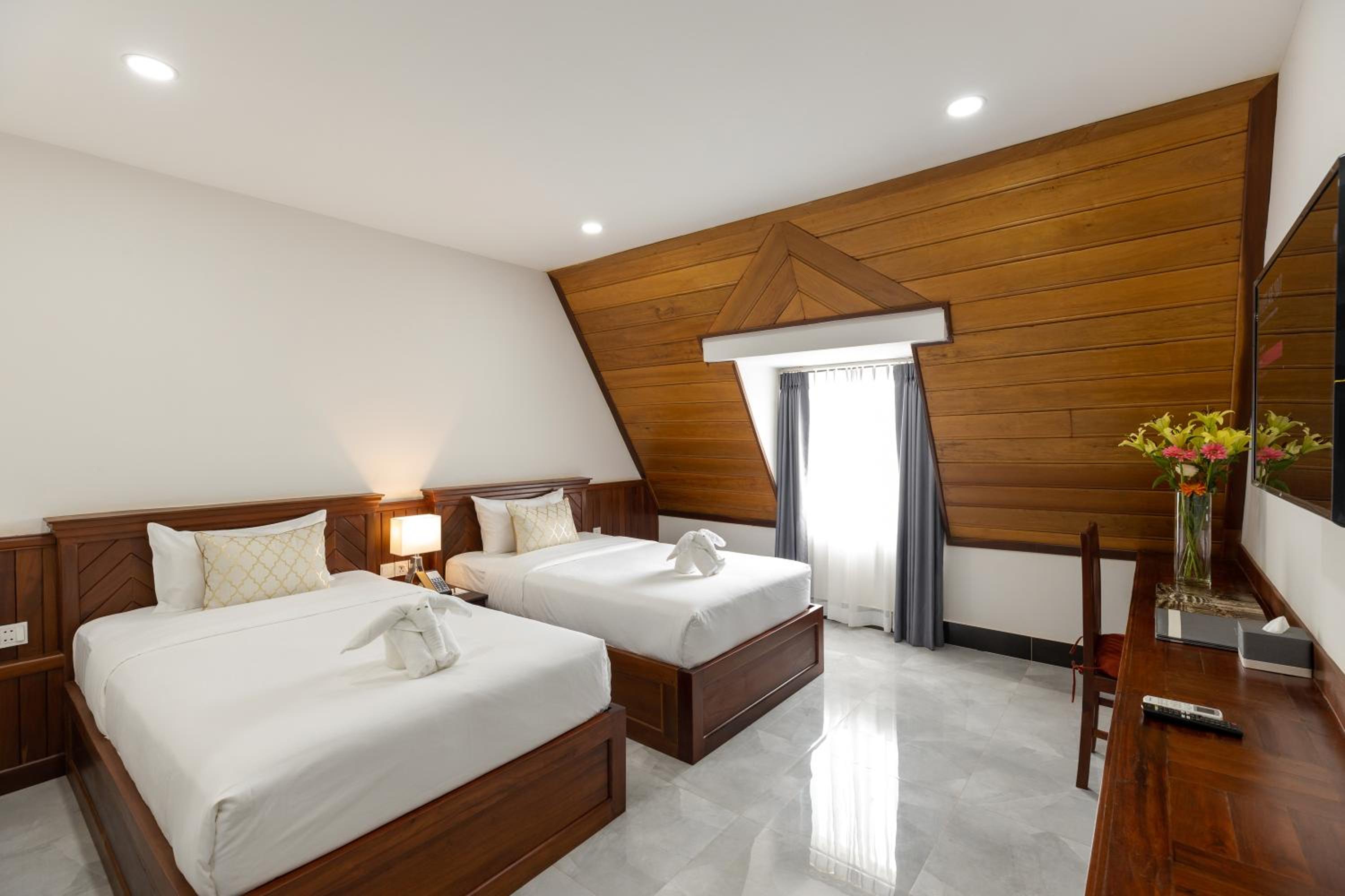 Superior Twin Room - Free Shuttle to City - Photo 2