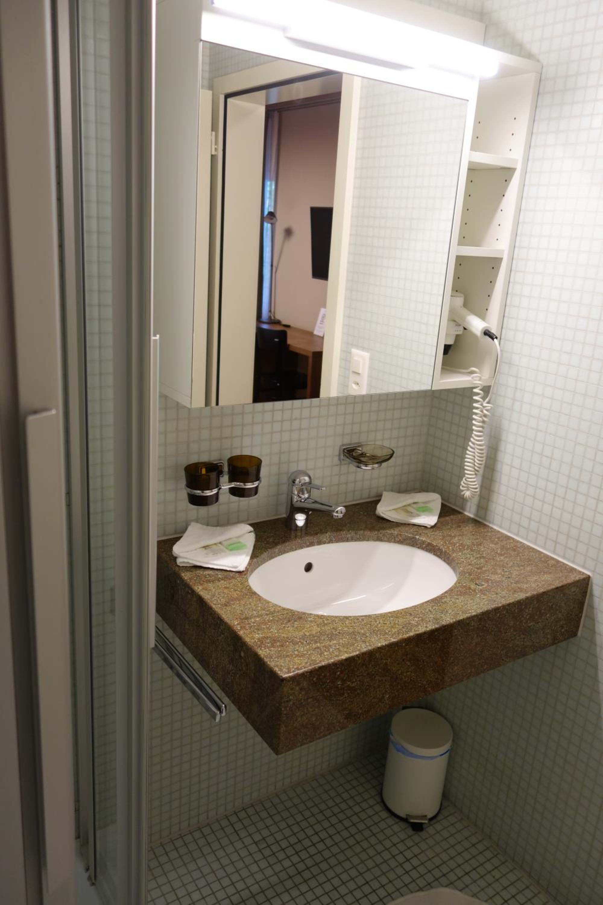 Single Room photo 2
