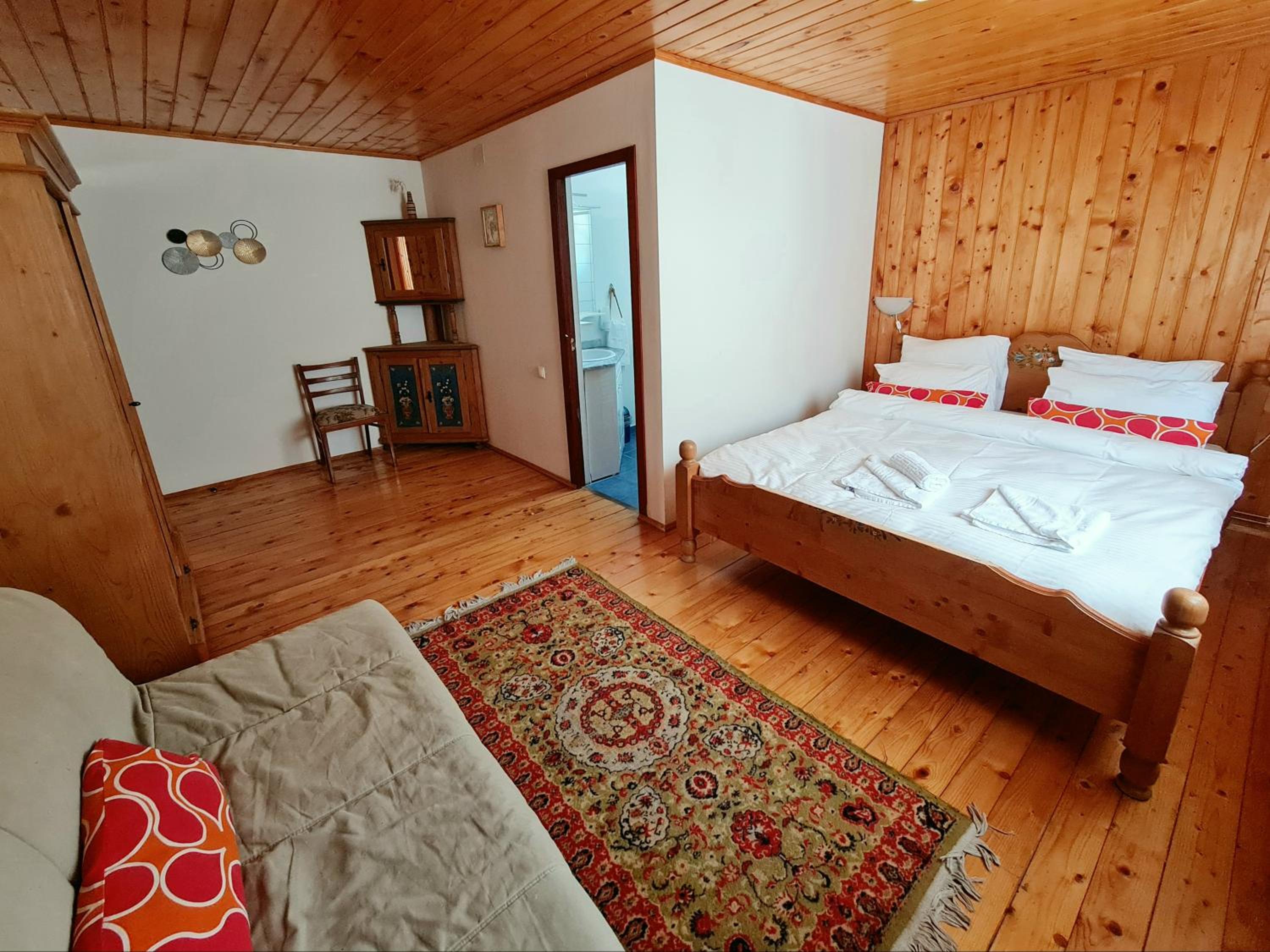 Five-Bedroom House - Photo 59
