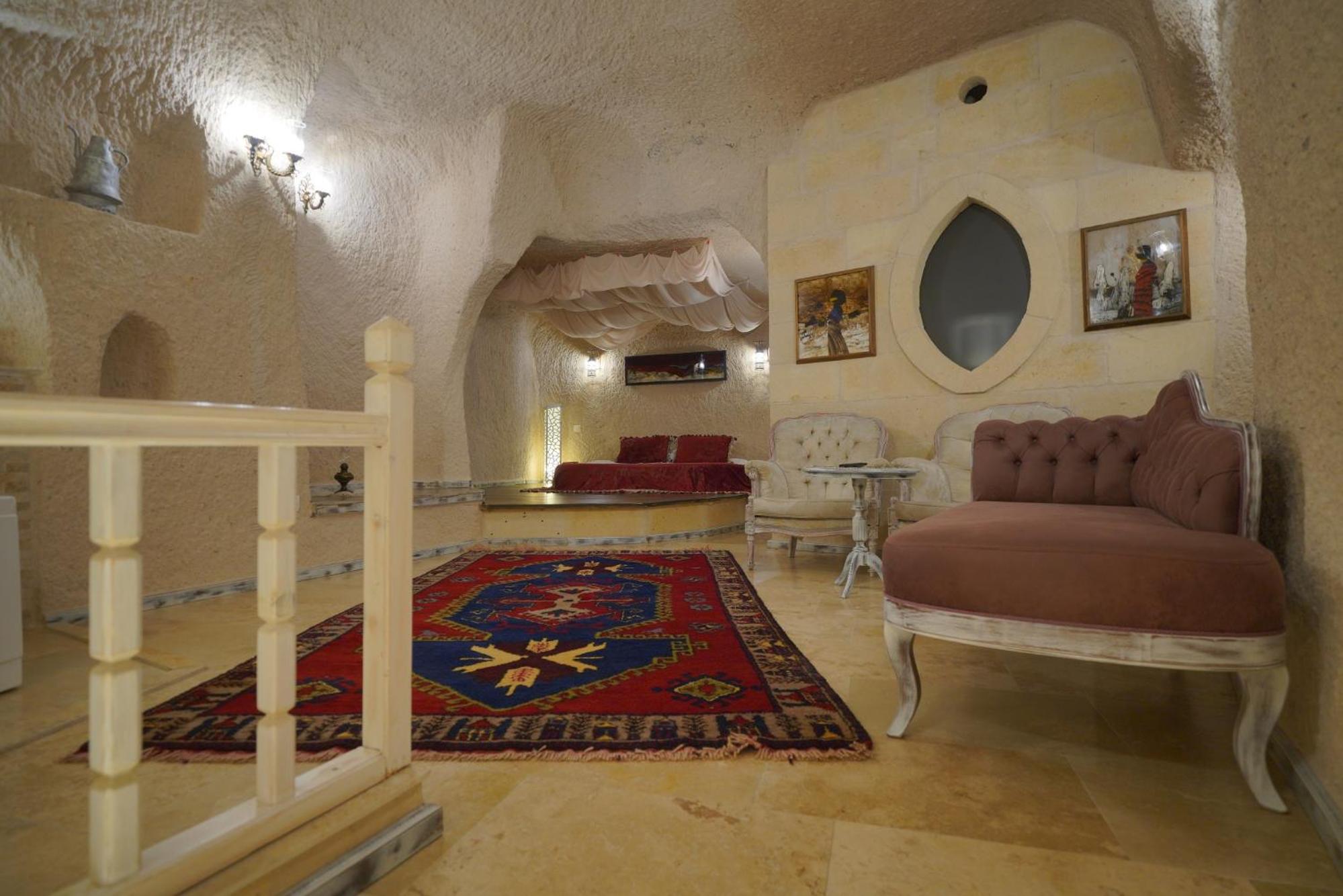 Superior Suite - Photo 29