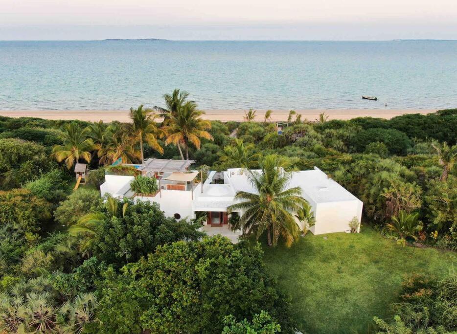 Villa - Beach Front photo 2