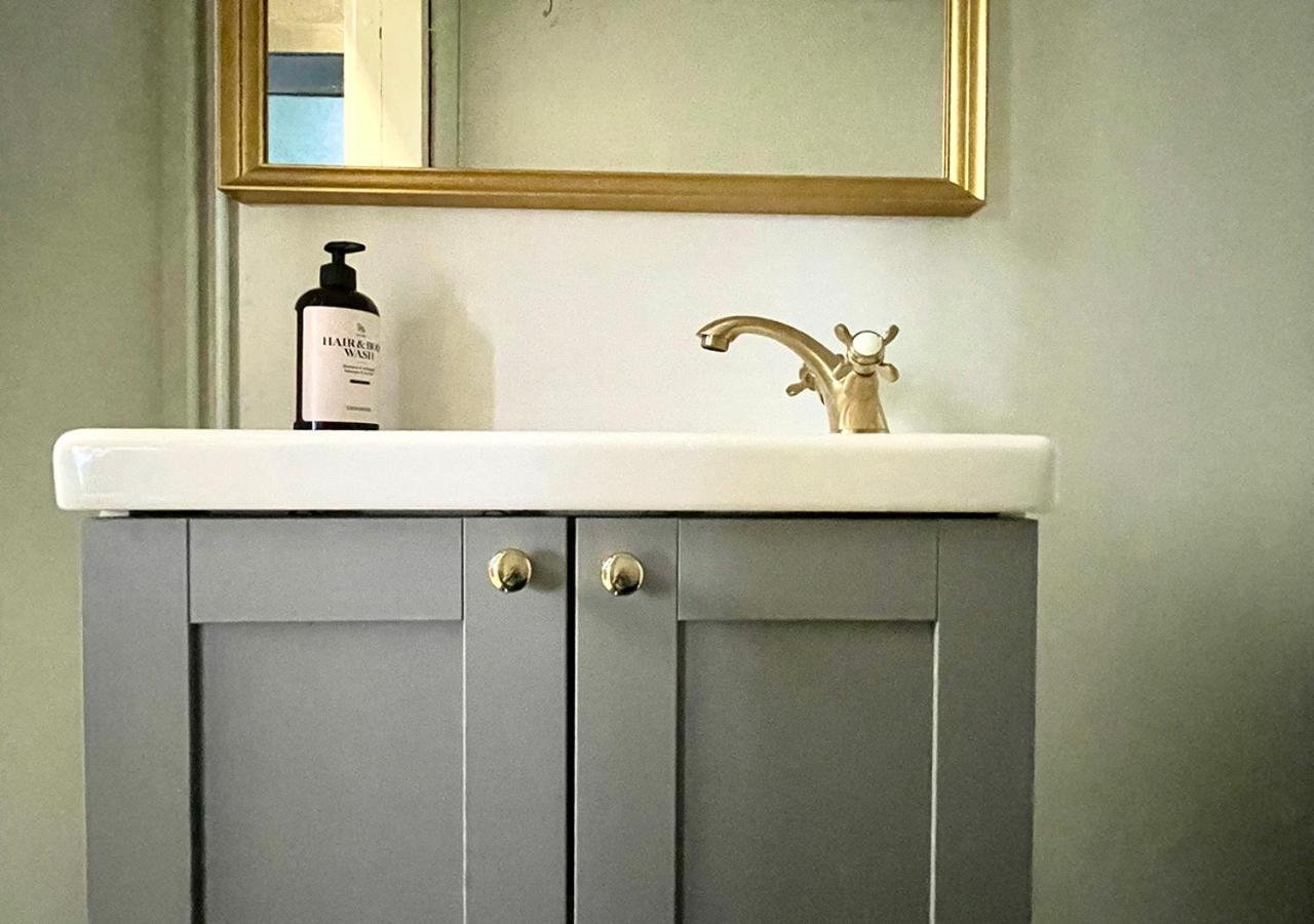 Standard Single Room with Shared Bathroom