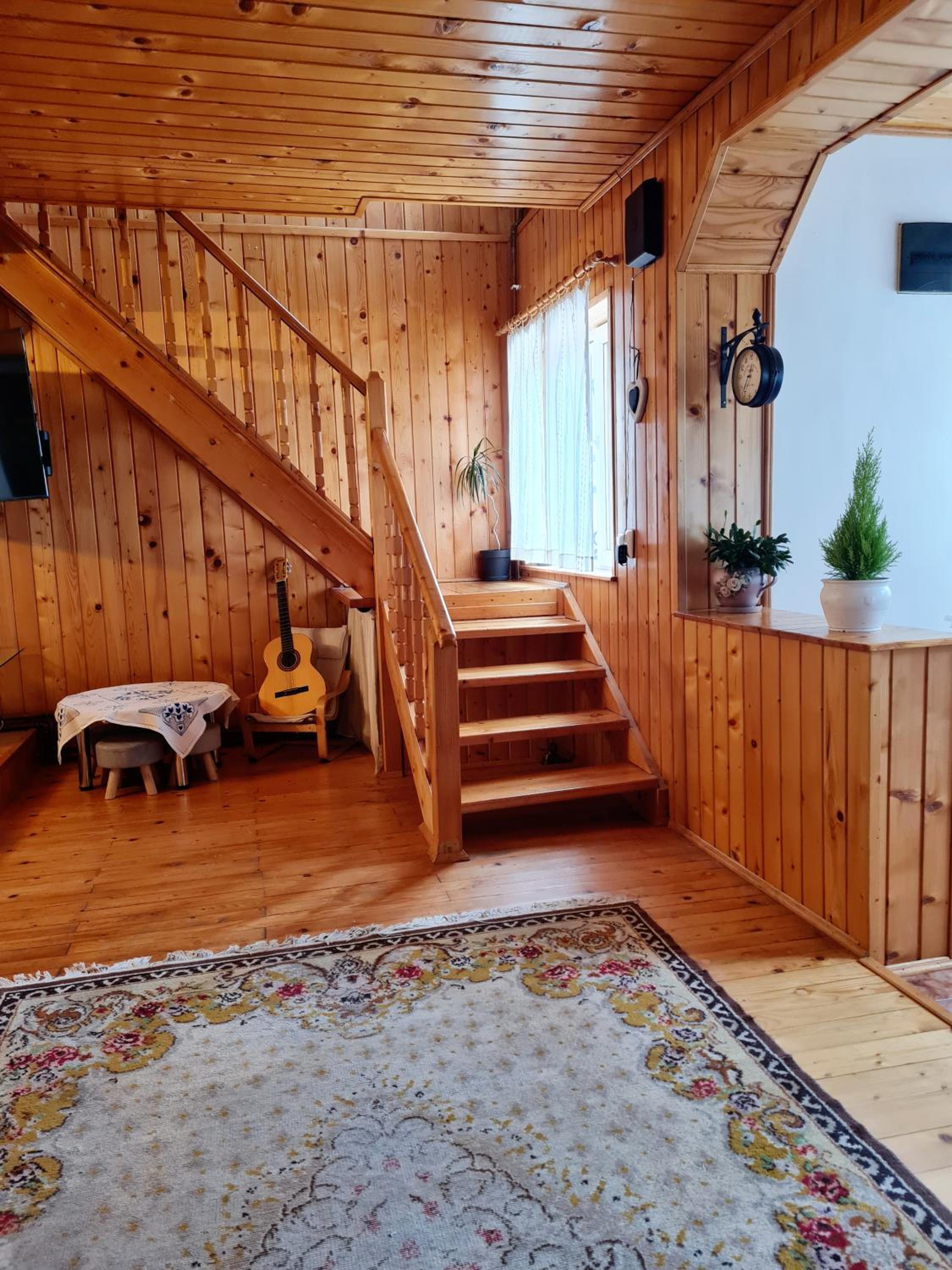 Five-Bedroom House - Photo 10