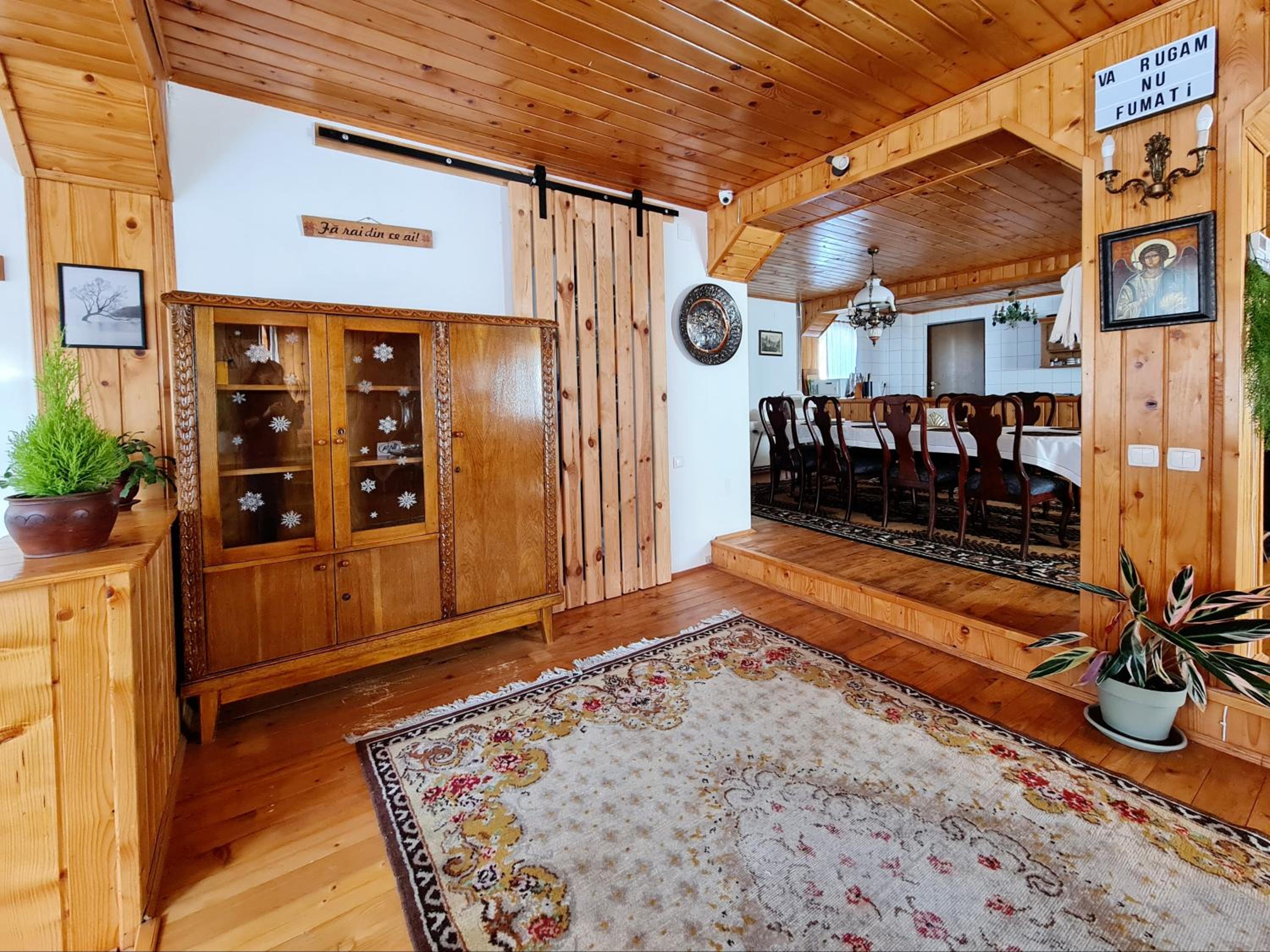 Five-Bedroom House - Photo 11