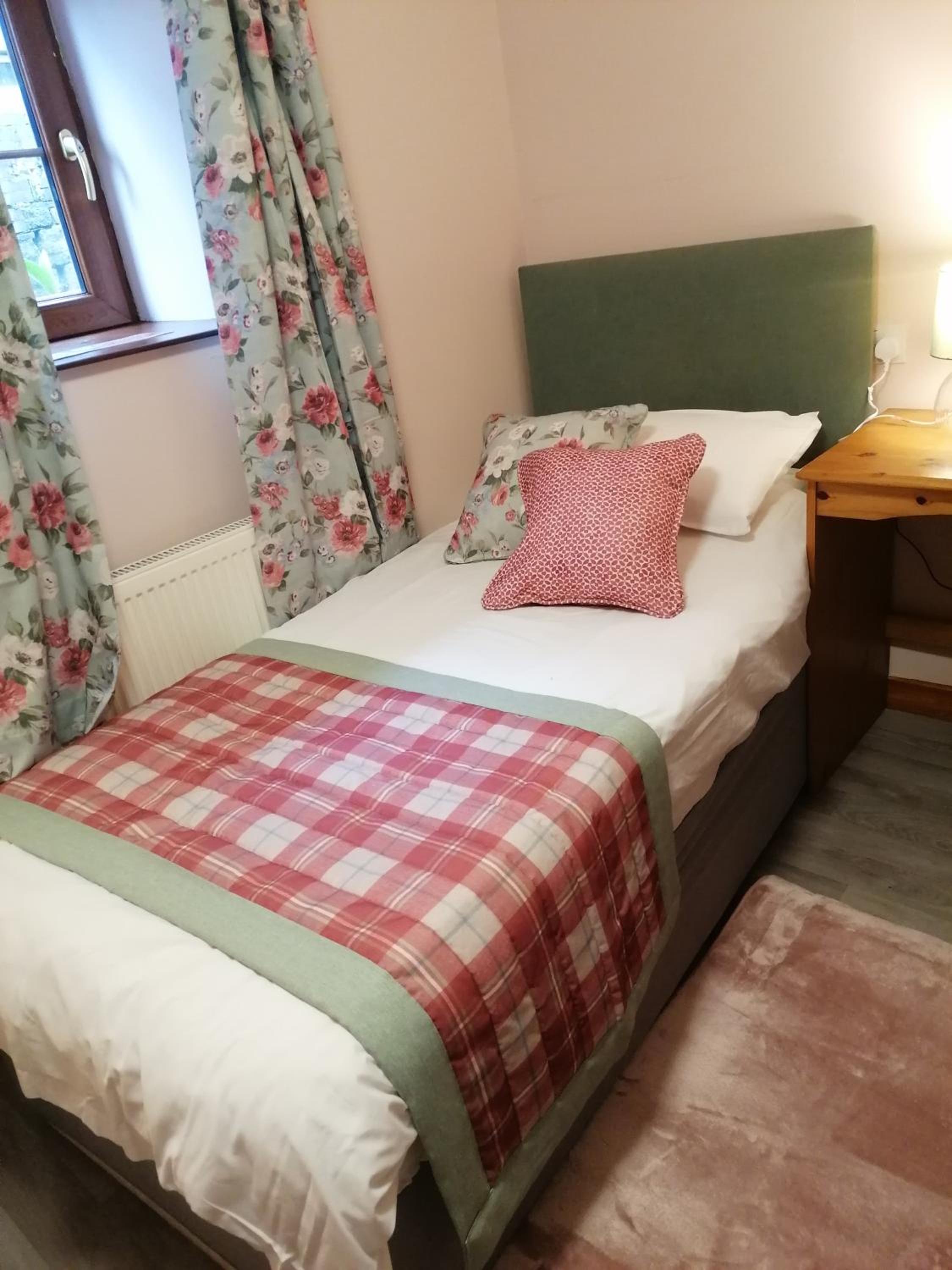 Twin Room - Photo 1