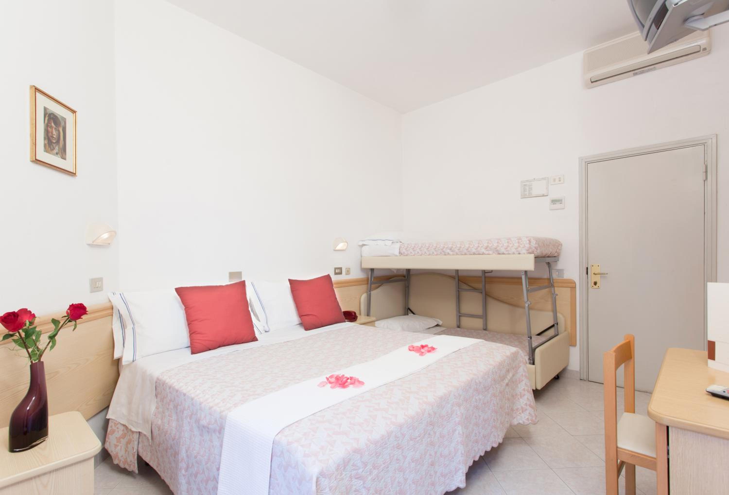 Deluxe Queen Room with Two Queen Beds photo 3
