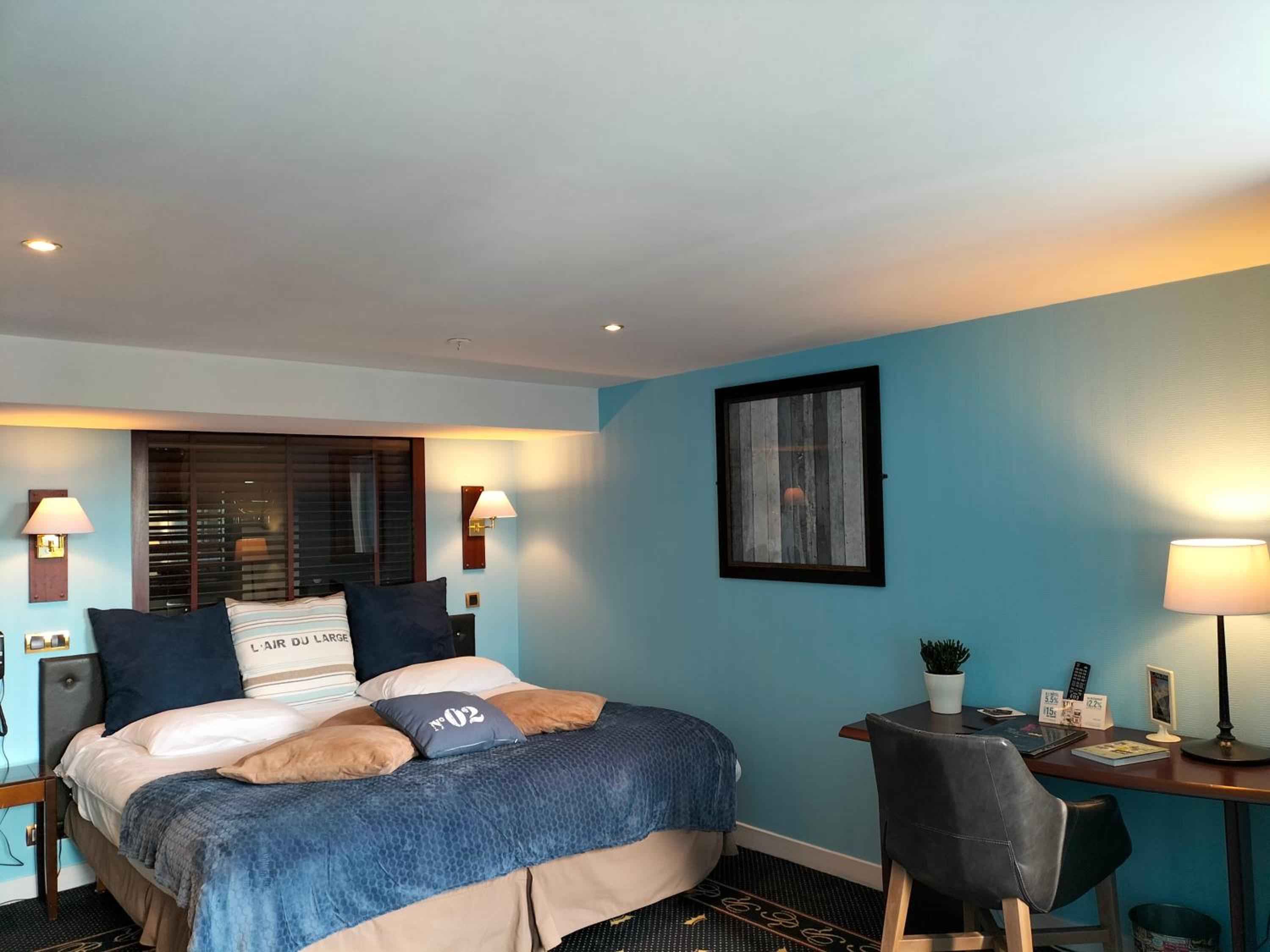 Superior Double or Twin Room with Harbor View - Photo 8