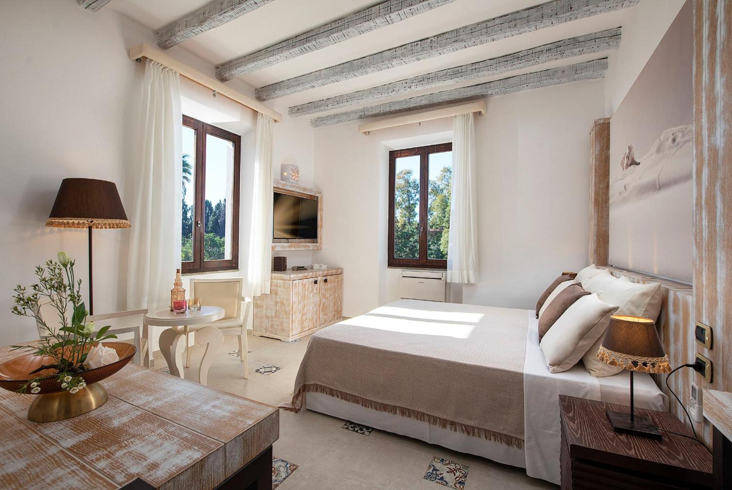 Double or Twin Room with Terrace - Photo 6