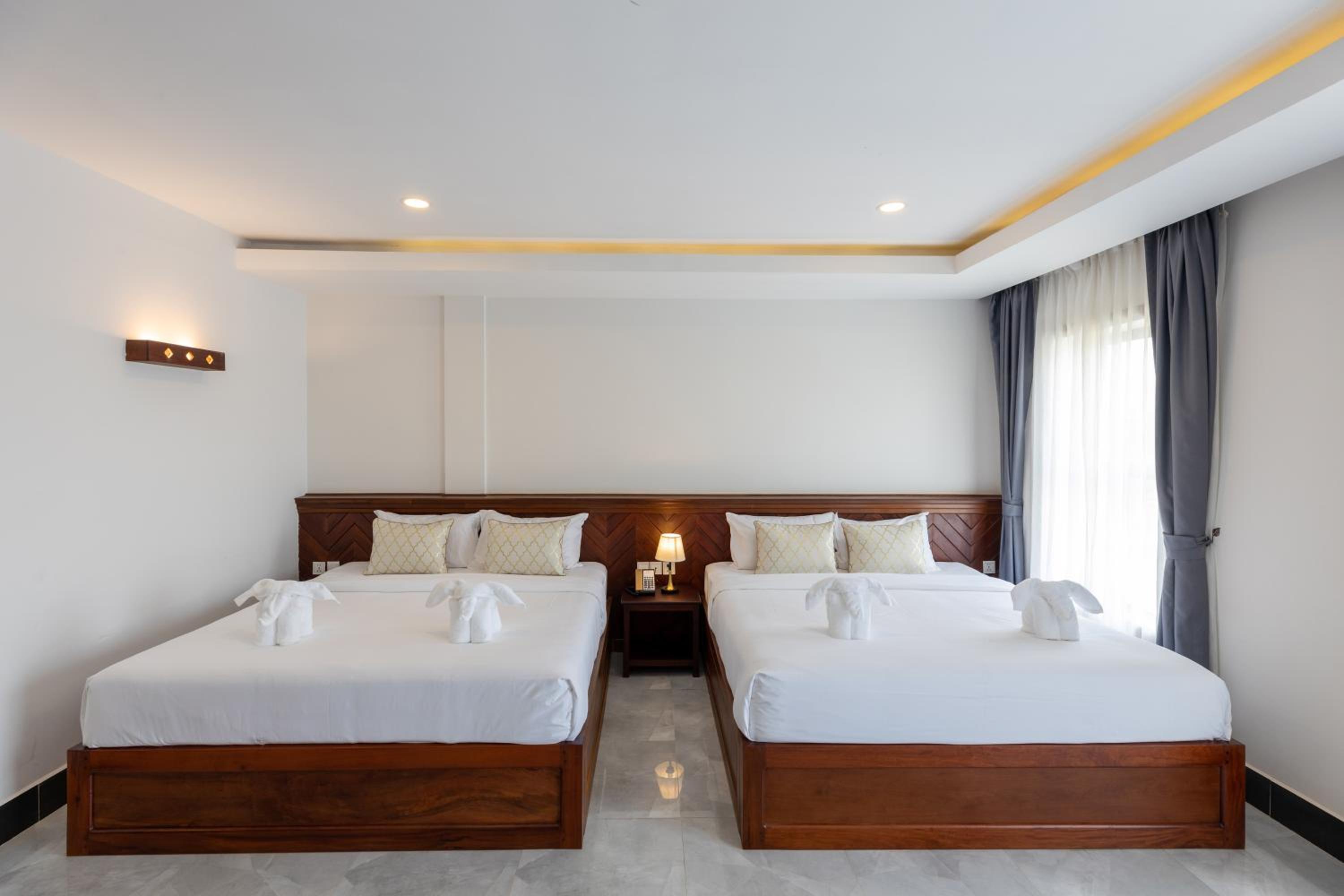 Premier Room with Two King Beds - Free Shuttle to City - Photo 2