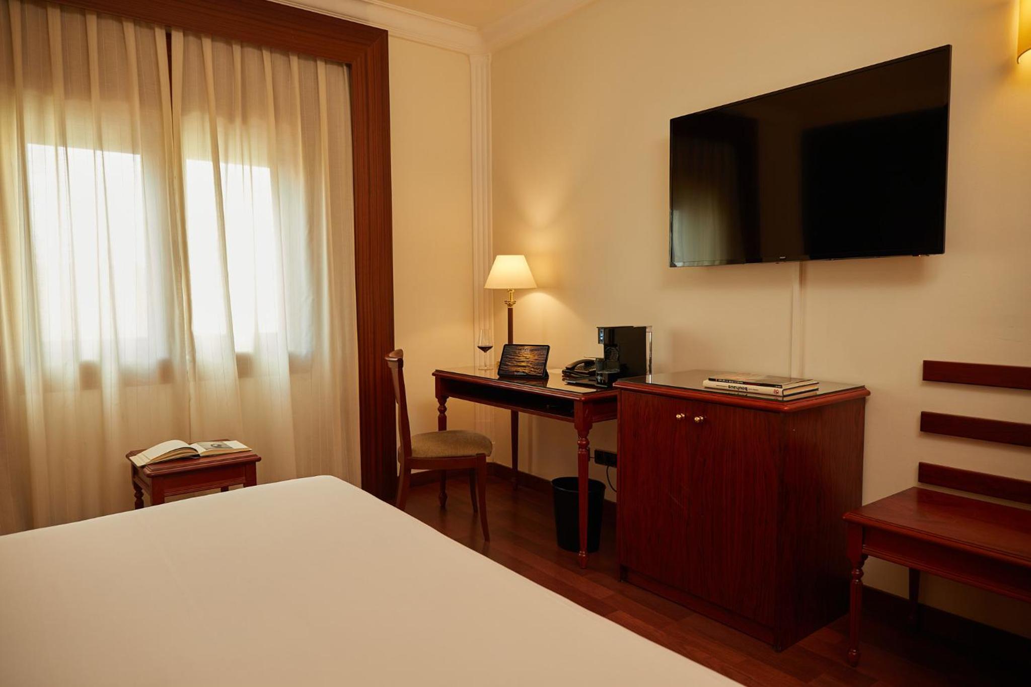 Double Room (1-2 Adults)