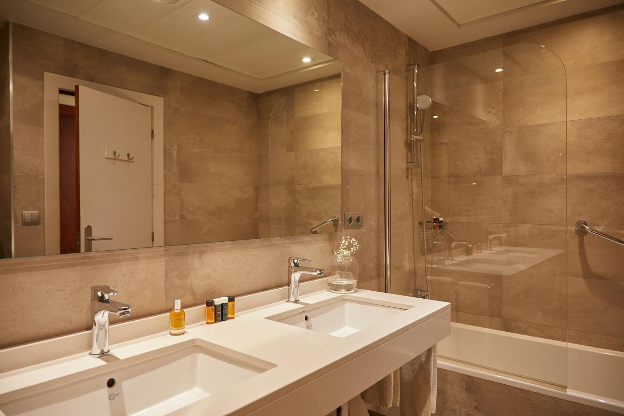 Junior Suite Twin (1-2 Adults)