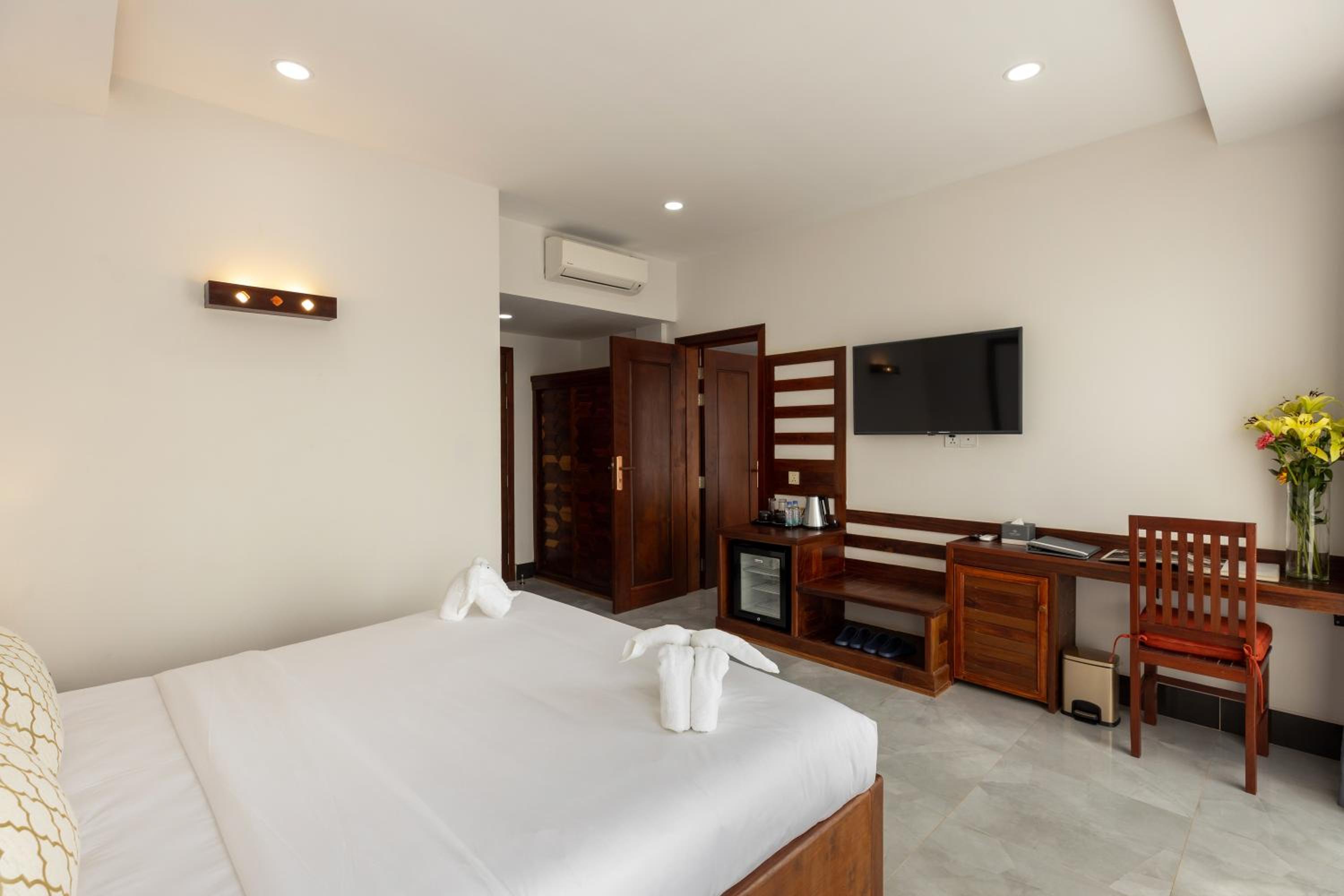 Family Suite with 2 Bedrooms - Free Shuttle to City - Photo 8