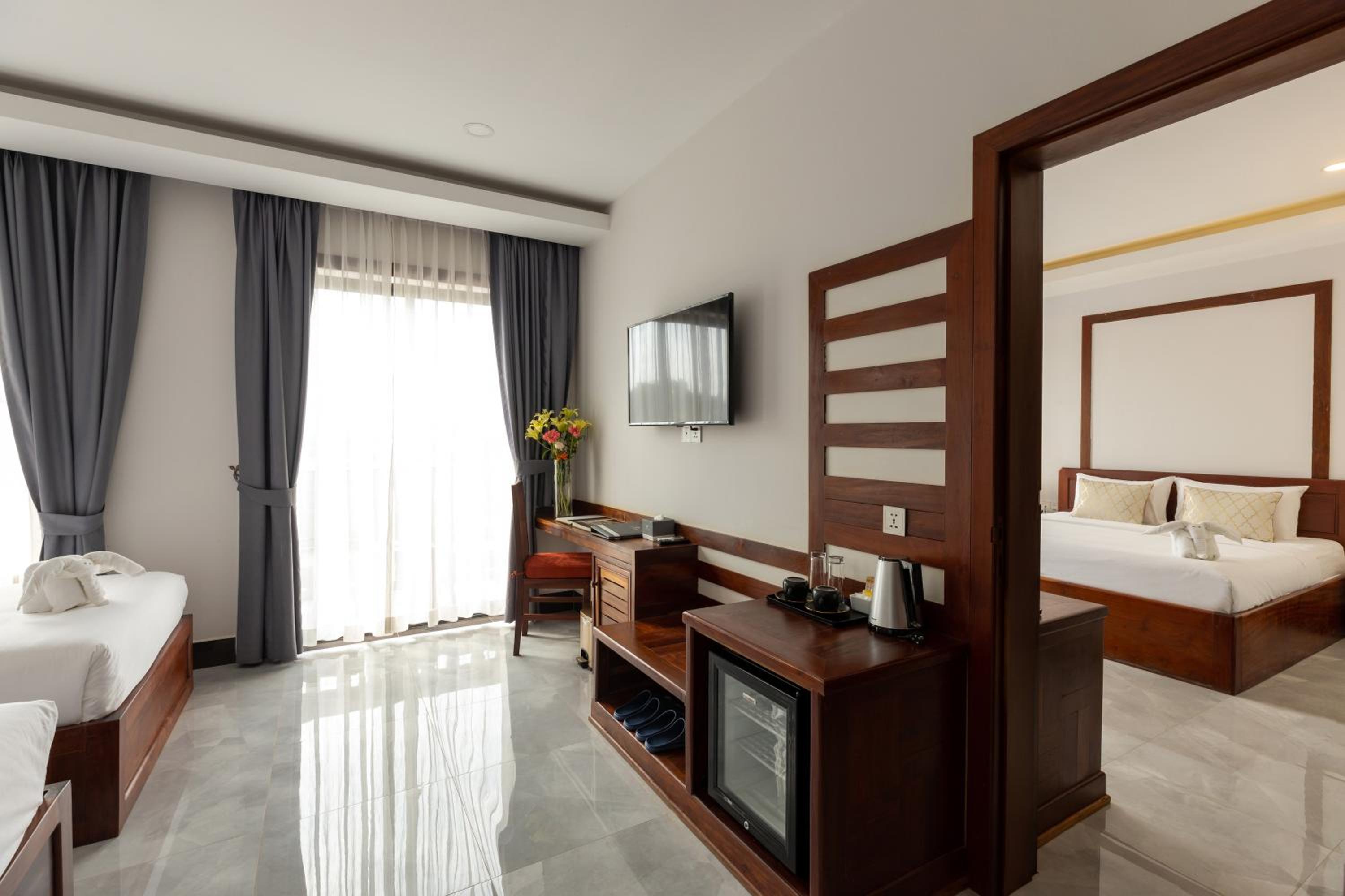 Family Suite with 2 Bedrooms - Free Shuttle to City - Photo 3