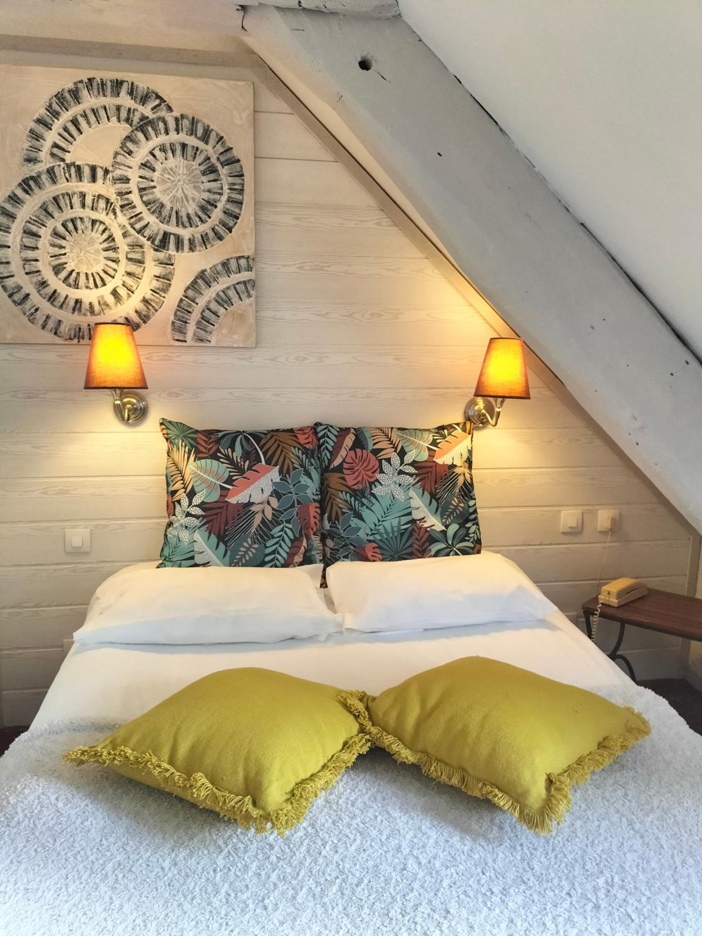 Small Double Room - Attic - Photo 4