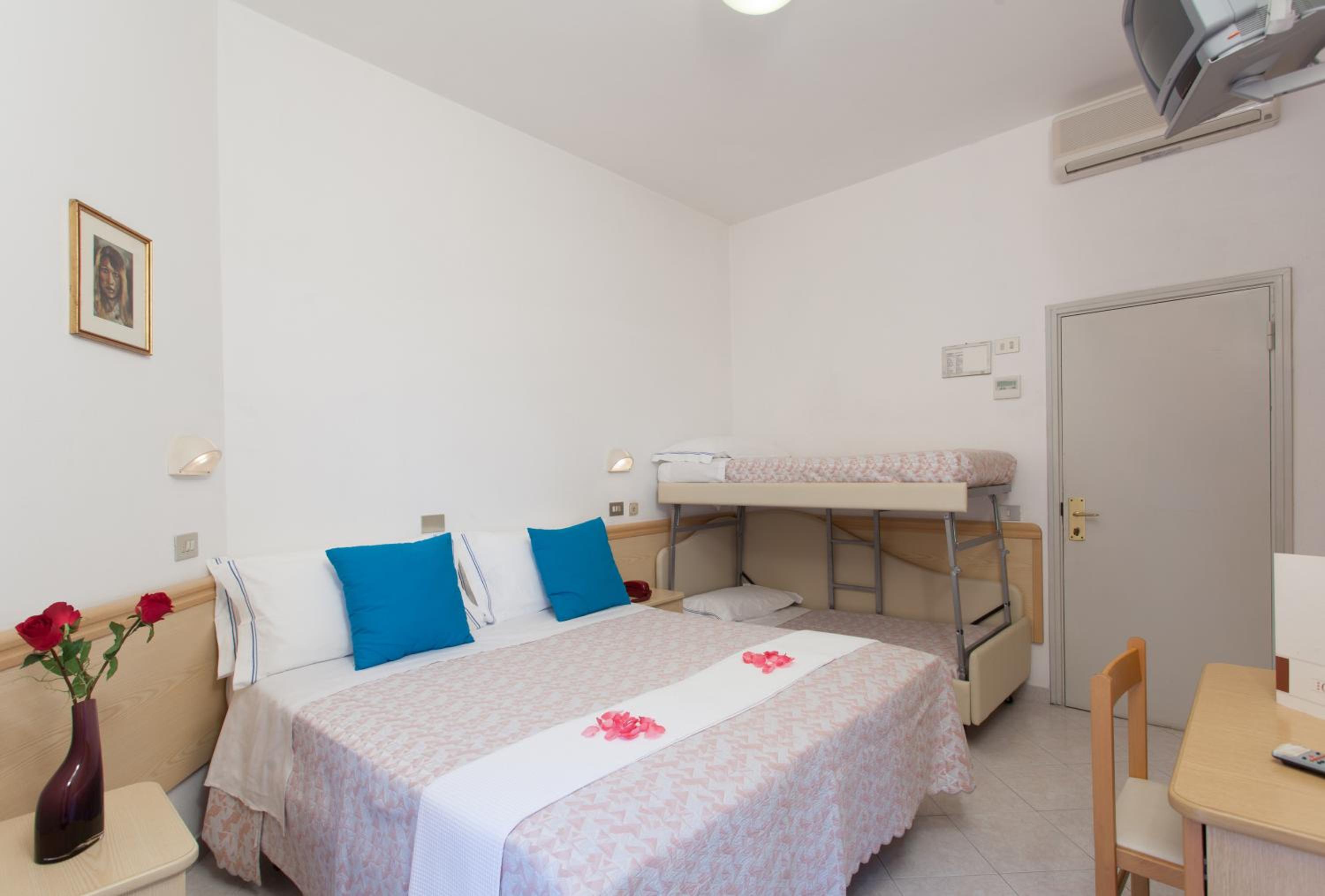 Deluxe Queen Room with Two Queen Beds photo 2