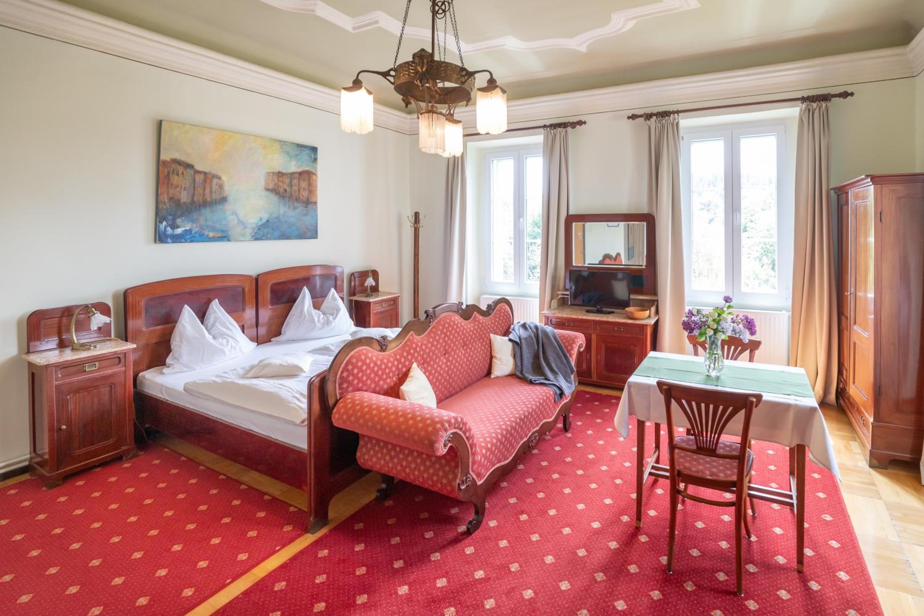 Large Double Room photo 1