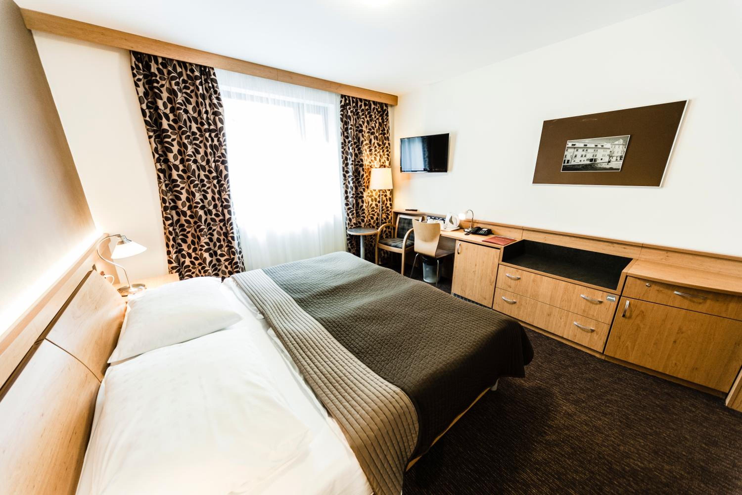 Available room thumbnail 5