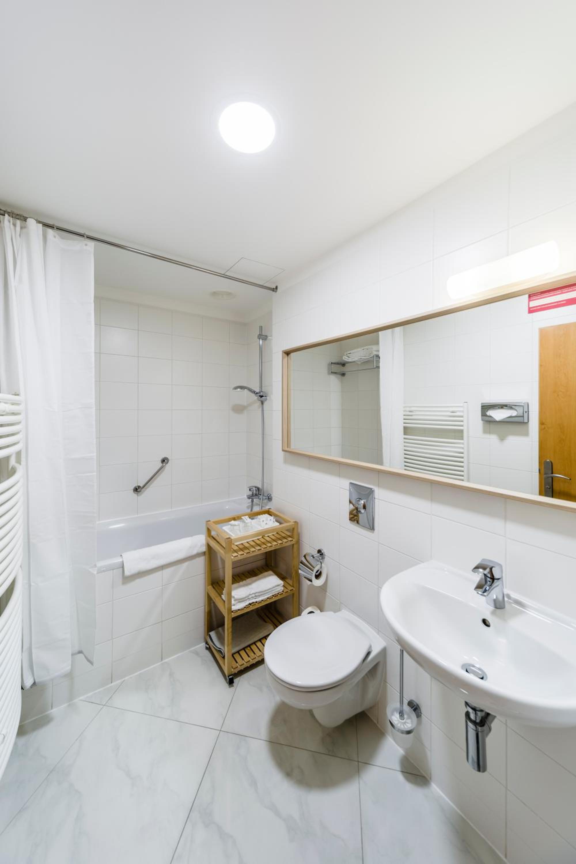 Double or Twin Room with City View thumbnail 5