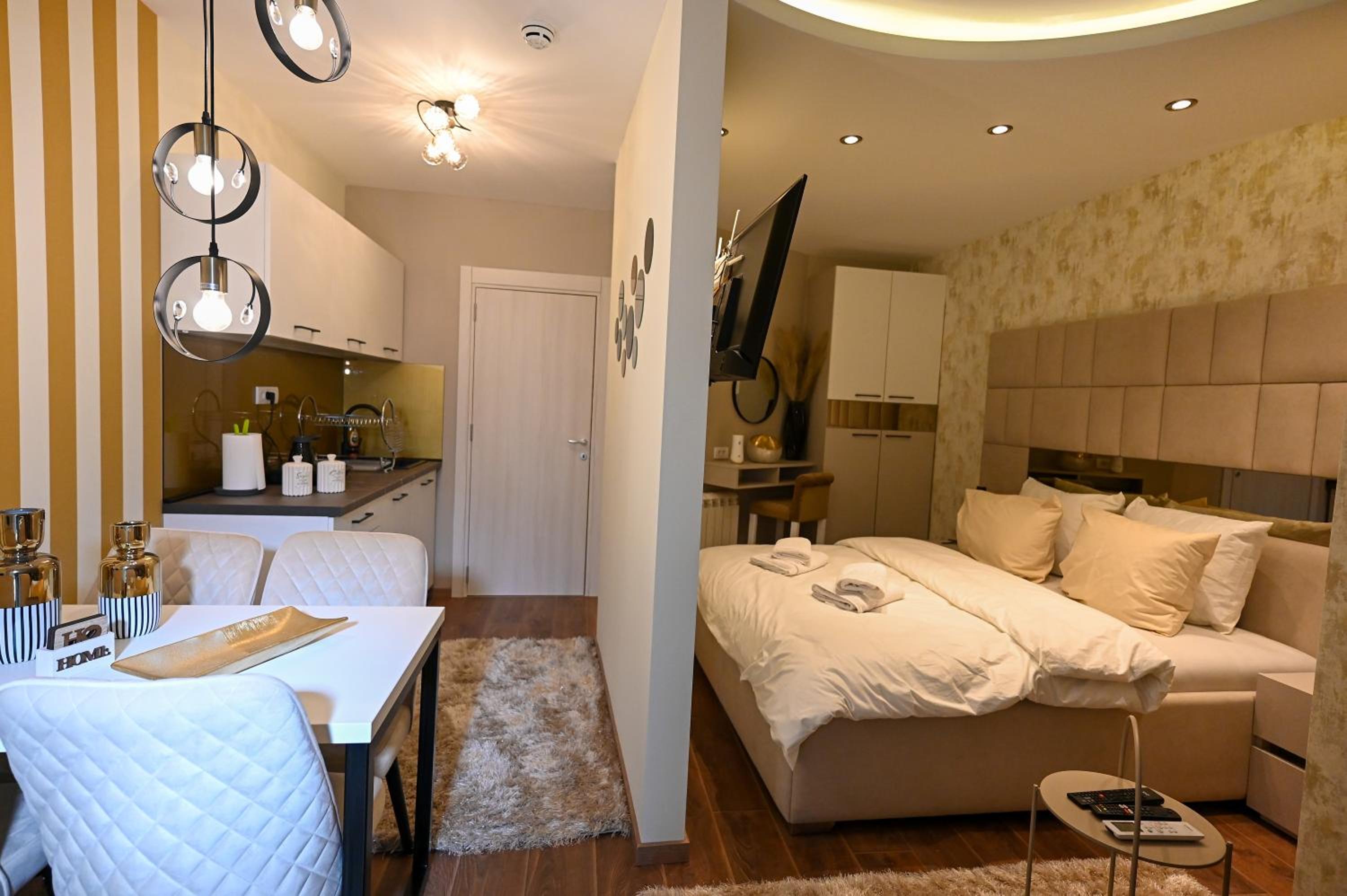 One-Bedroom Apartment photo 1