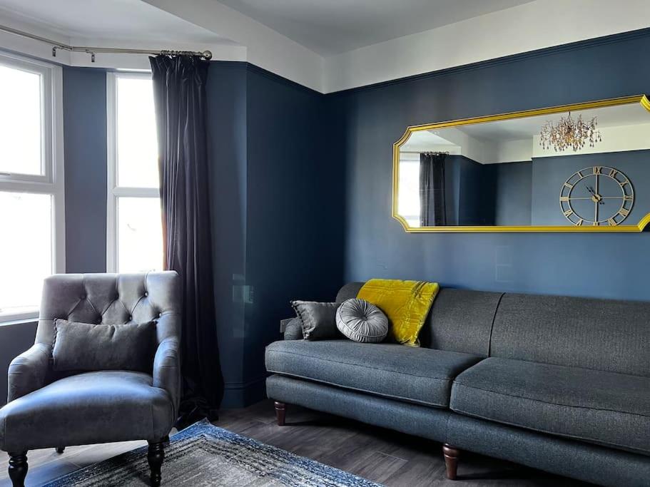 Three-Bedroom House photo 2